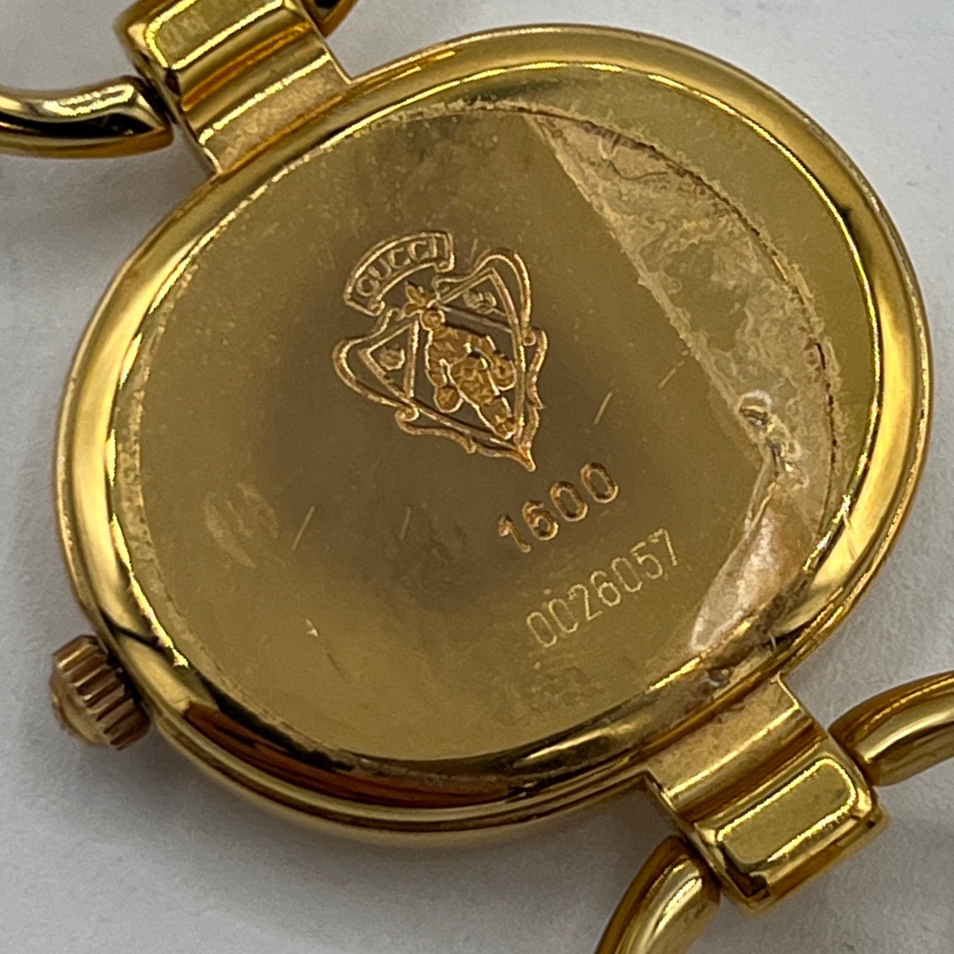 Montre GUCCI 1600 plaqué or doré
