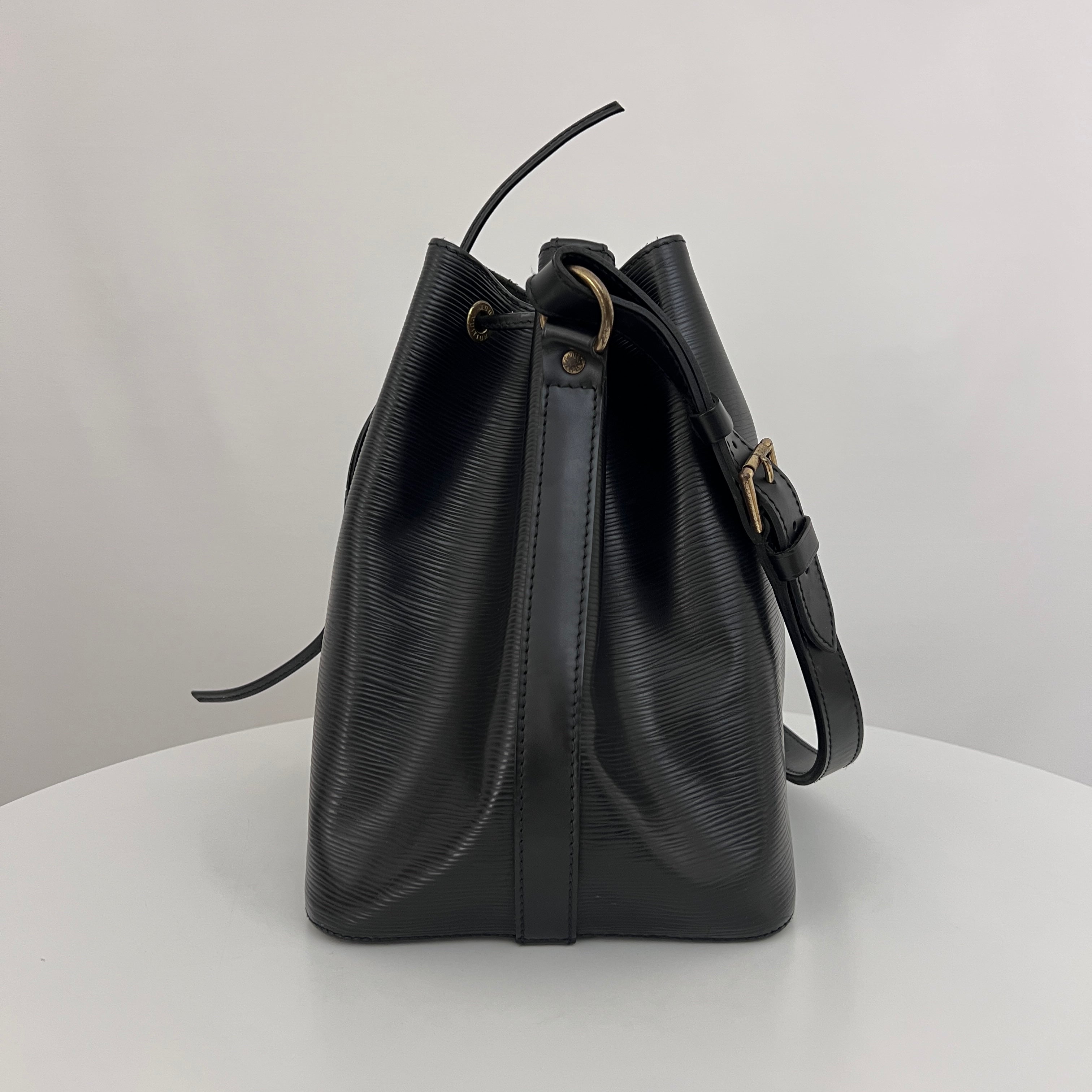 LOUIS VUITTON Noe Petit black epi leather vintage 1995 bag