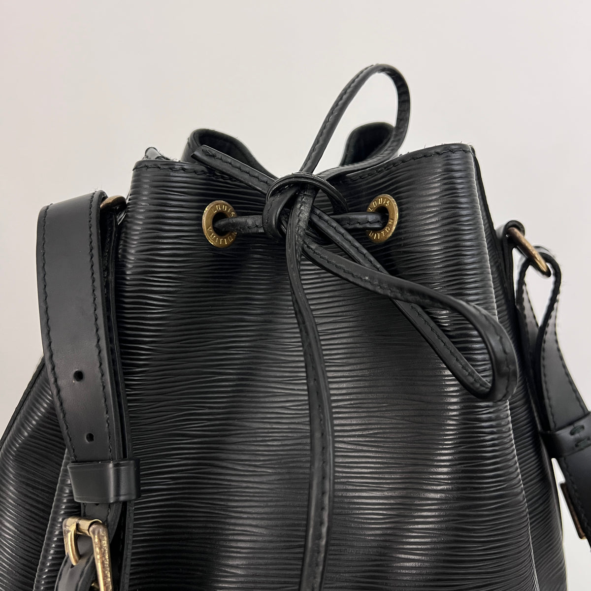 LOUIS VUITTON Noe Petit black epi leather vintage 1995 bag