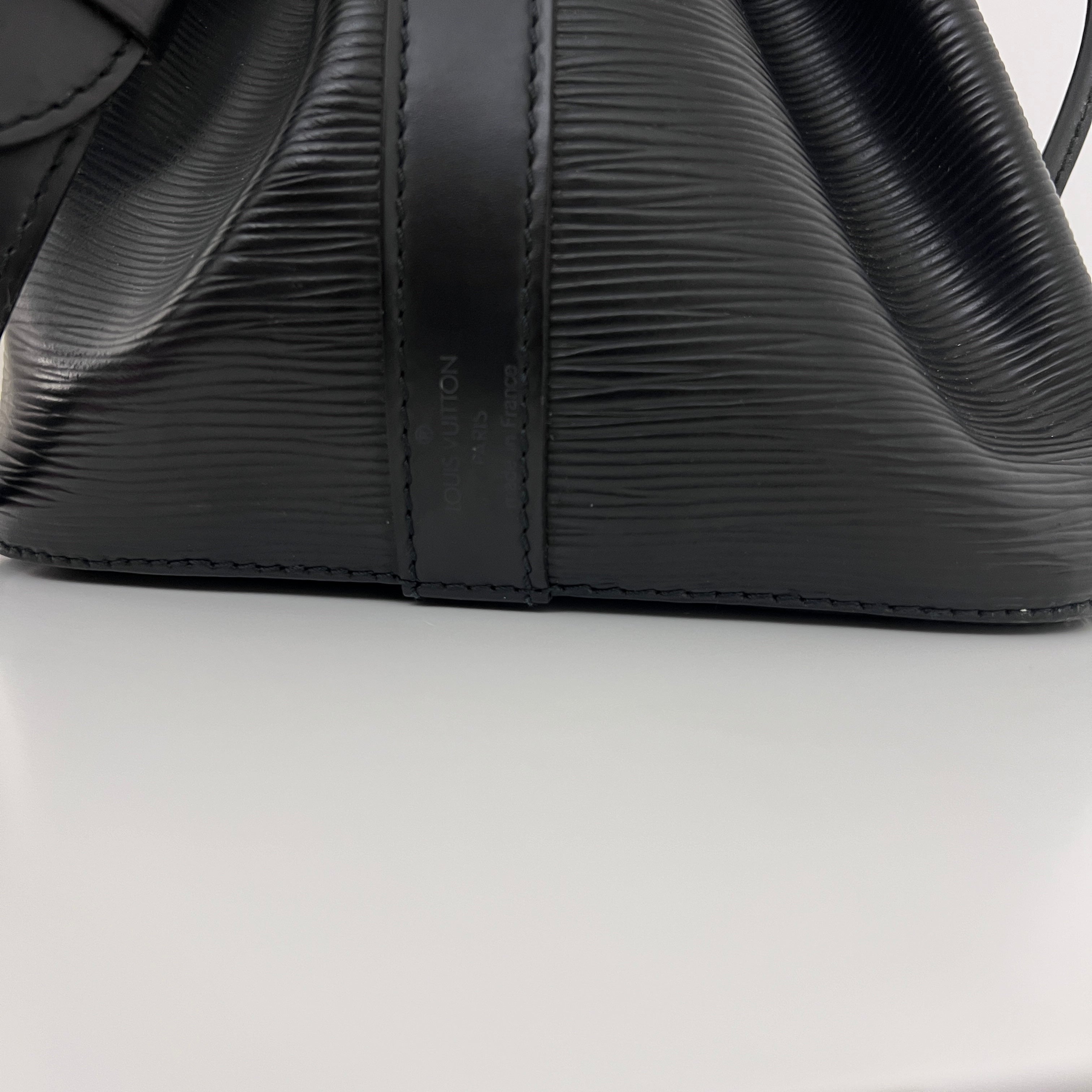 LOUIS VUITTON Noe Petit black epi leather vintage 1995 bag