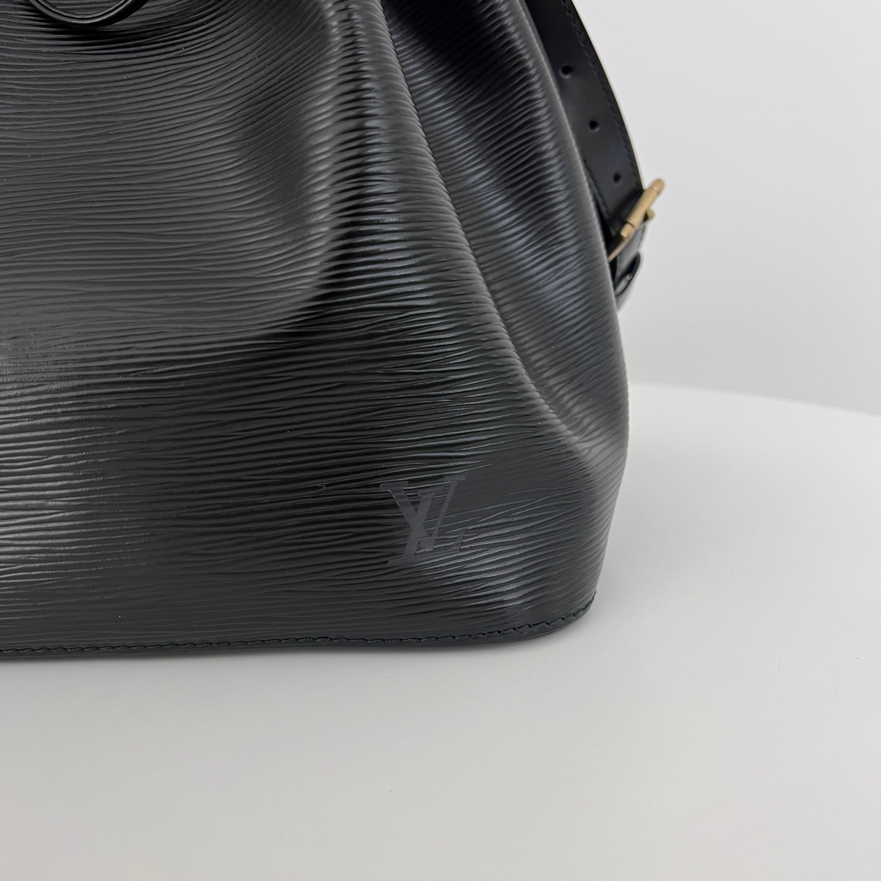LOUIS VUITTON Petit Noe Bag Black Epi Leather Vintage 1993