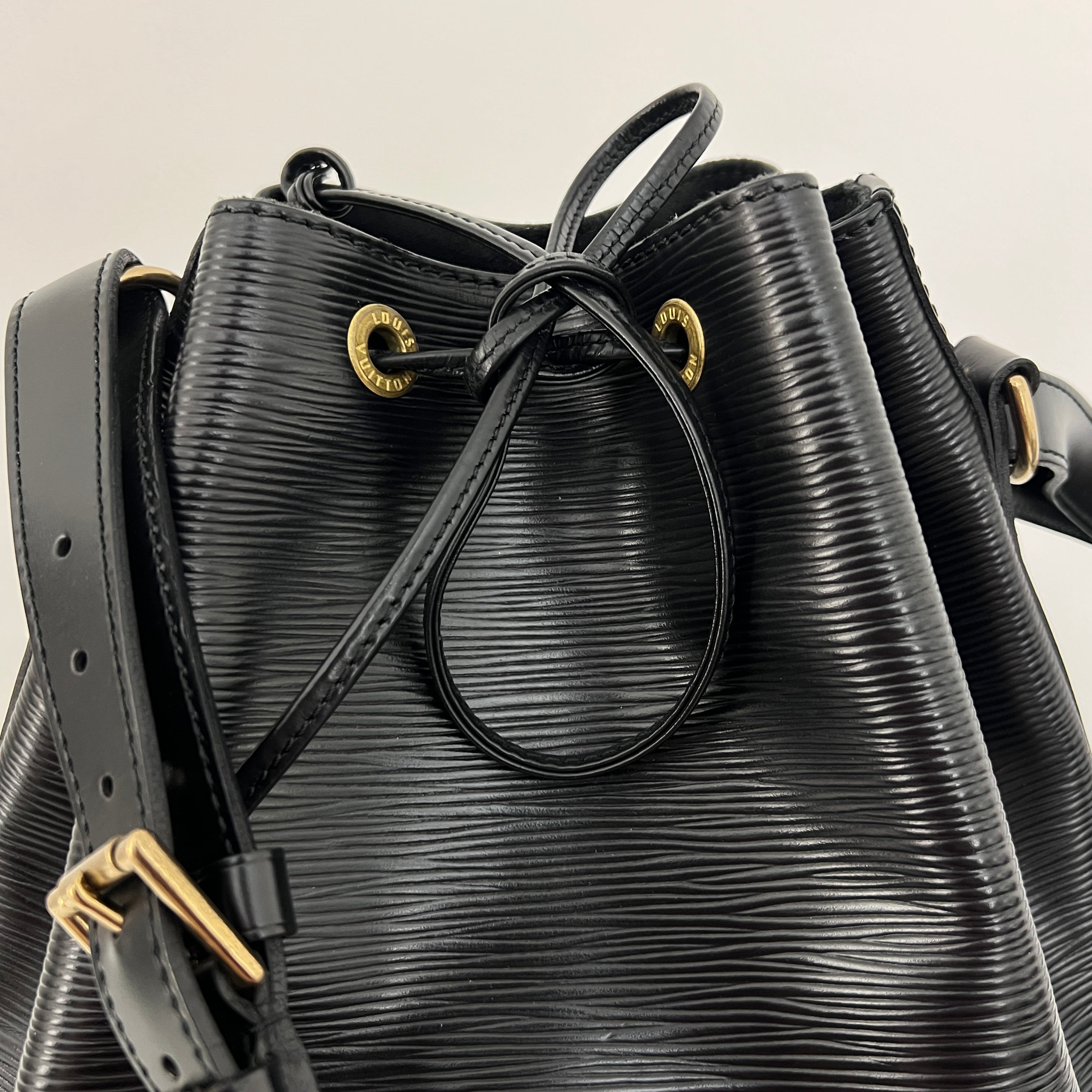 LOUIS VUITTON Petit Noe Bag Black Epi Leather Vintage 1993