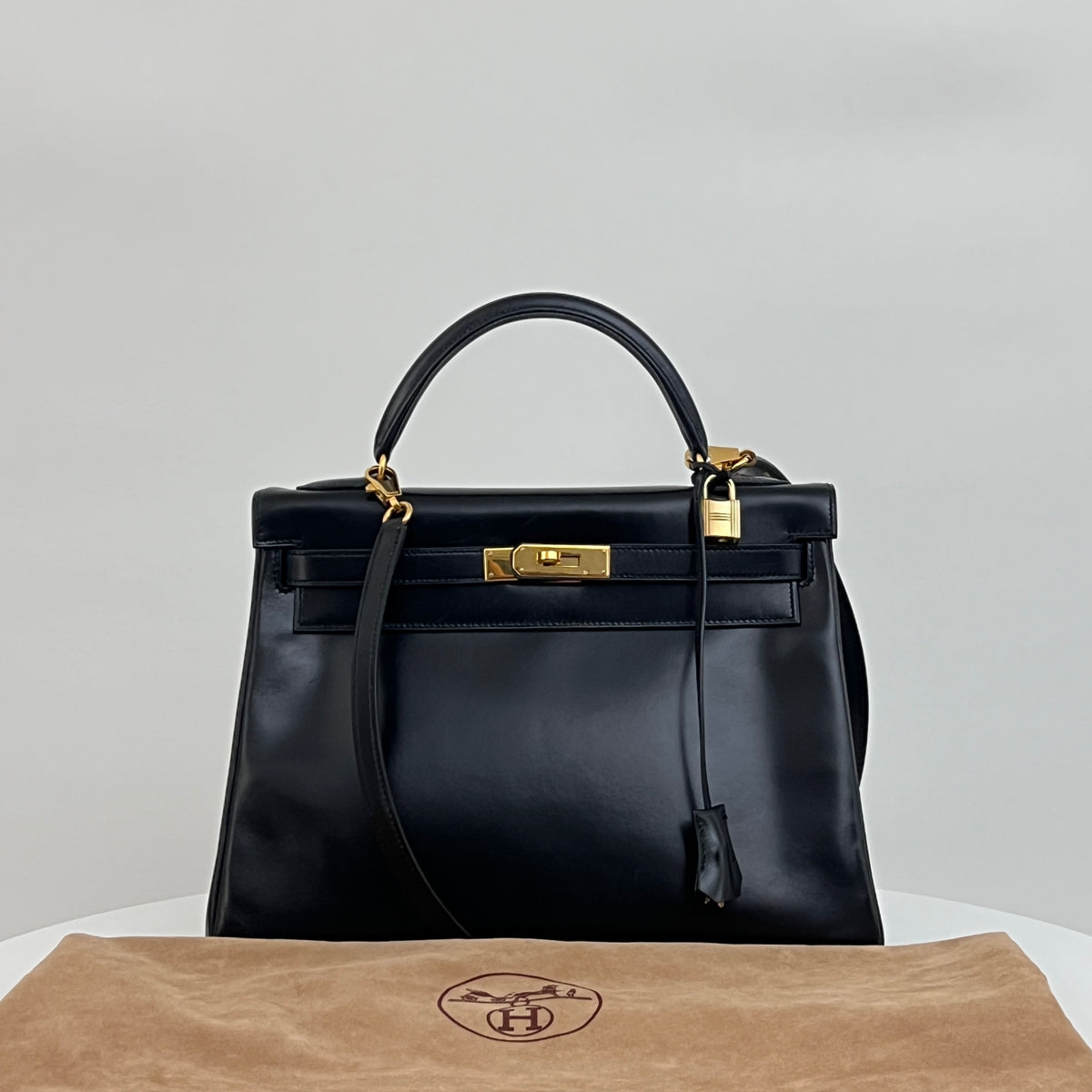 HERMÈS Kelly 32 black retourne box leather shoulder bag