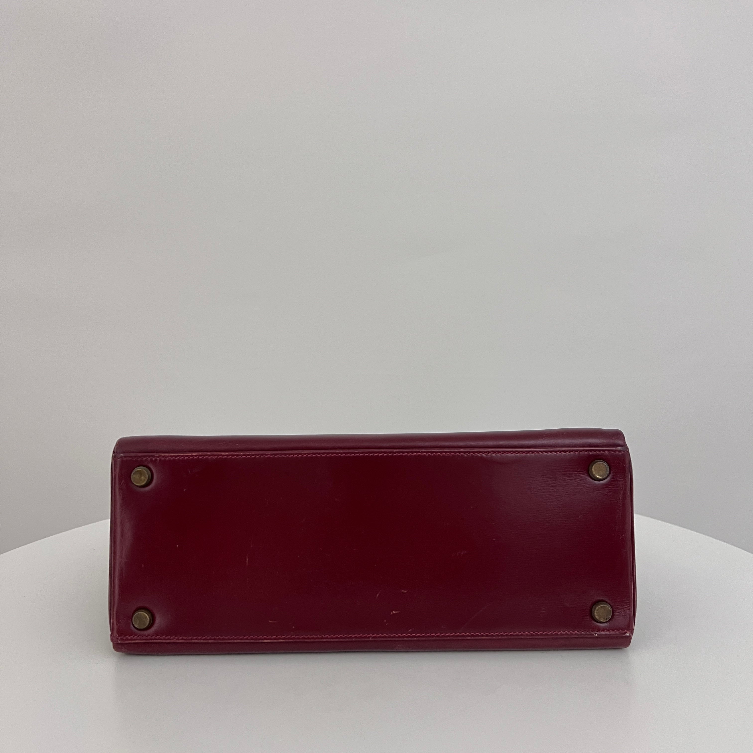 HERMÈS Kelly 28 Bordeaux Retourné Box Leather Bag