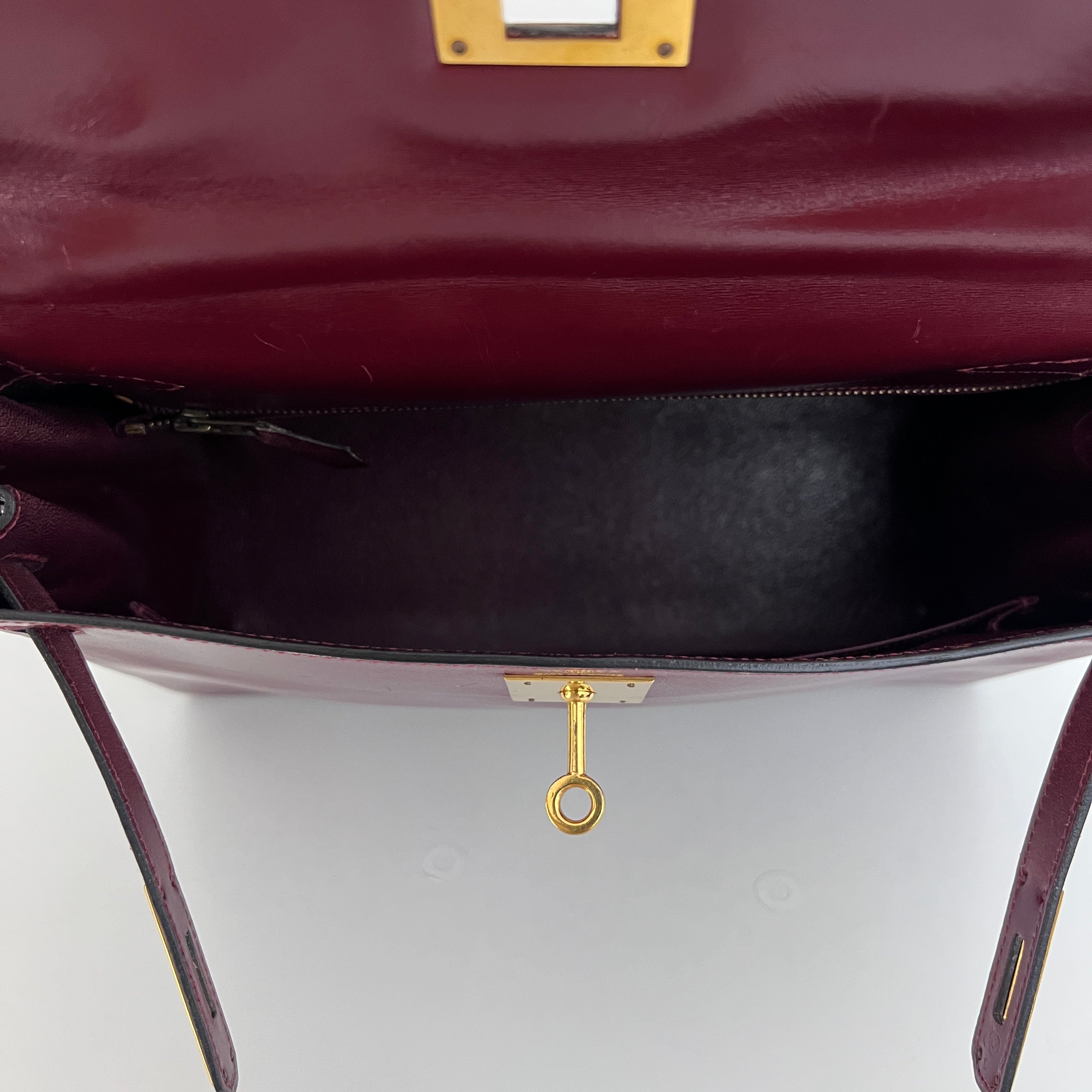 HERMÈS Kelly 28 Bordeaux Retourné Box Leather Bag