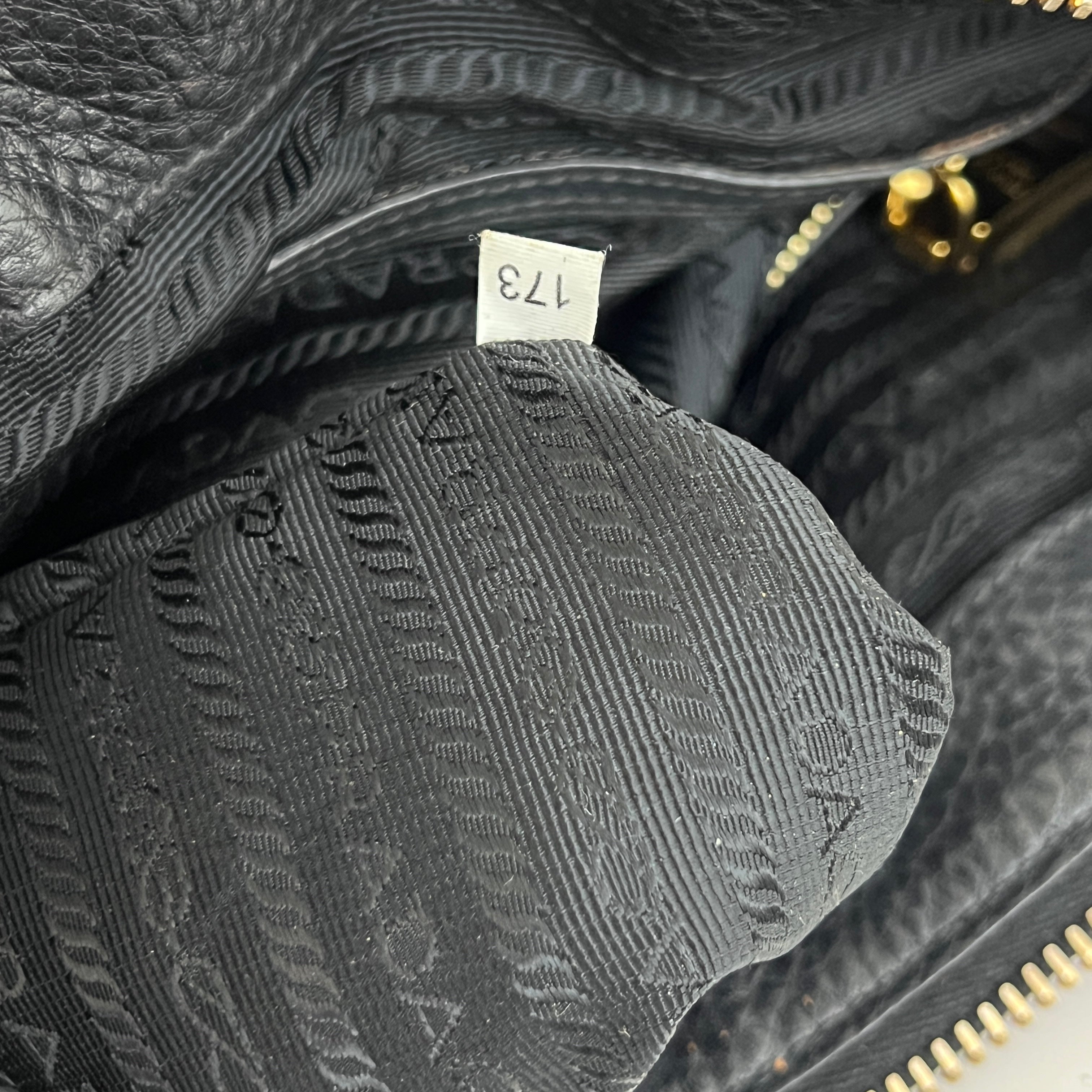 Sac à bandoulière PRADA Vitello Daino cuir grainé noir