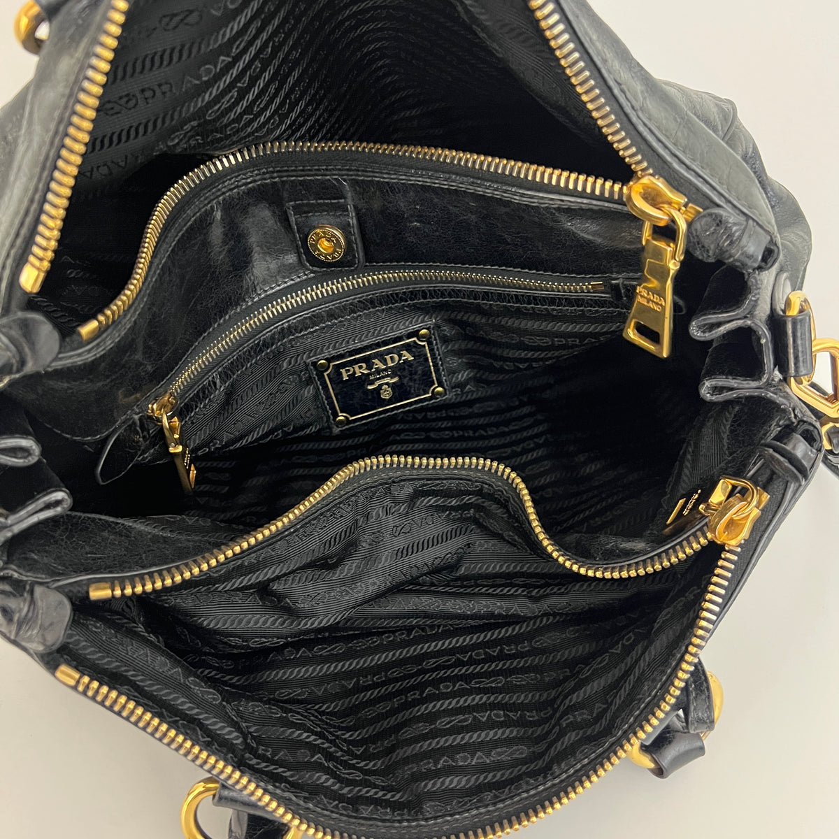 Sac à bandoulière PRADA Vitello Shine Satchel cuir grainé noir