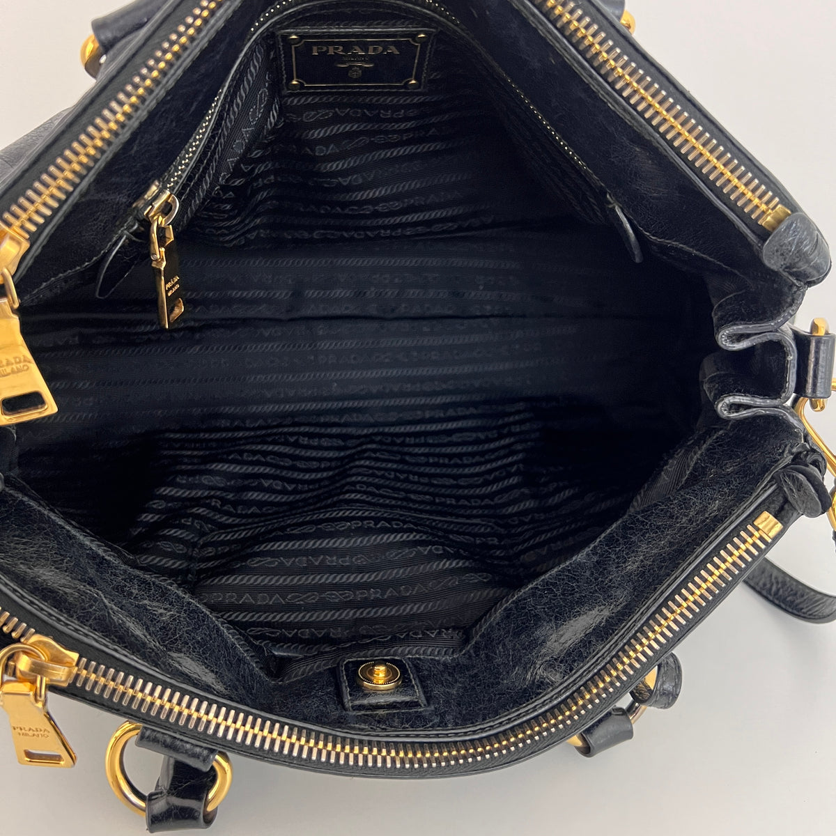 Sac à bandoulière PRADA Vitello Shine Satchel cuir grainé noir