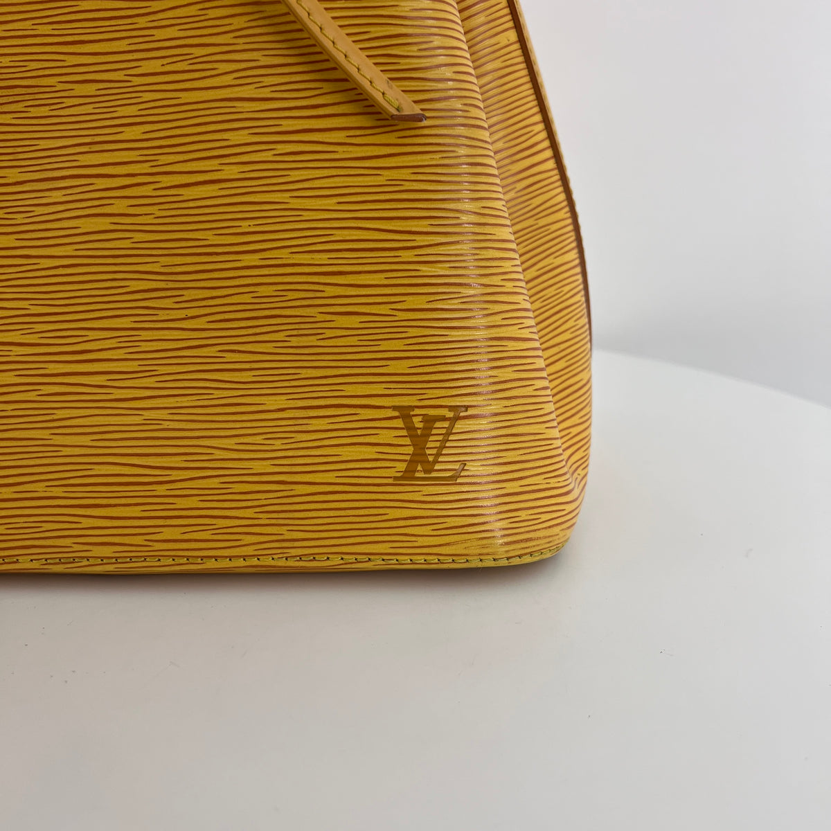 Sac LOUIS VUITTON Noé Petit cuir épi jaune vintage 1995