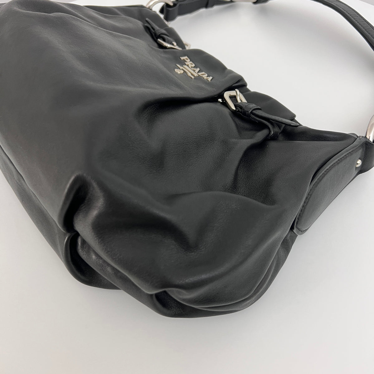 Sac PRADA Hobo Buckle cuir lisse noir
