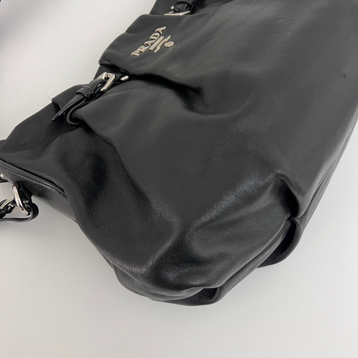 Sac PRADA Hobo Buckle cuir lisse noir