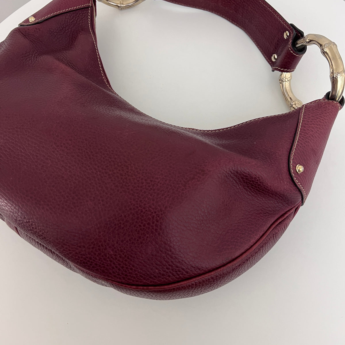 Sac GUCCI Bamboo Ring Half Moon cuir grainé bordeaux