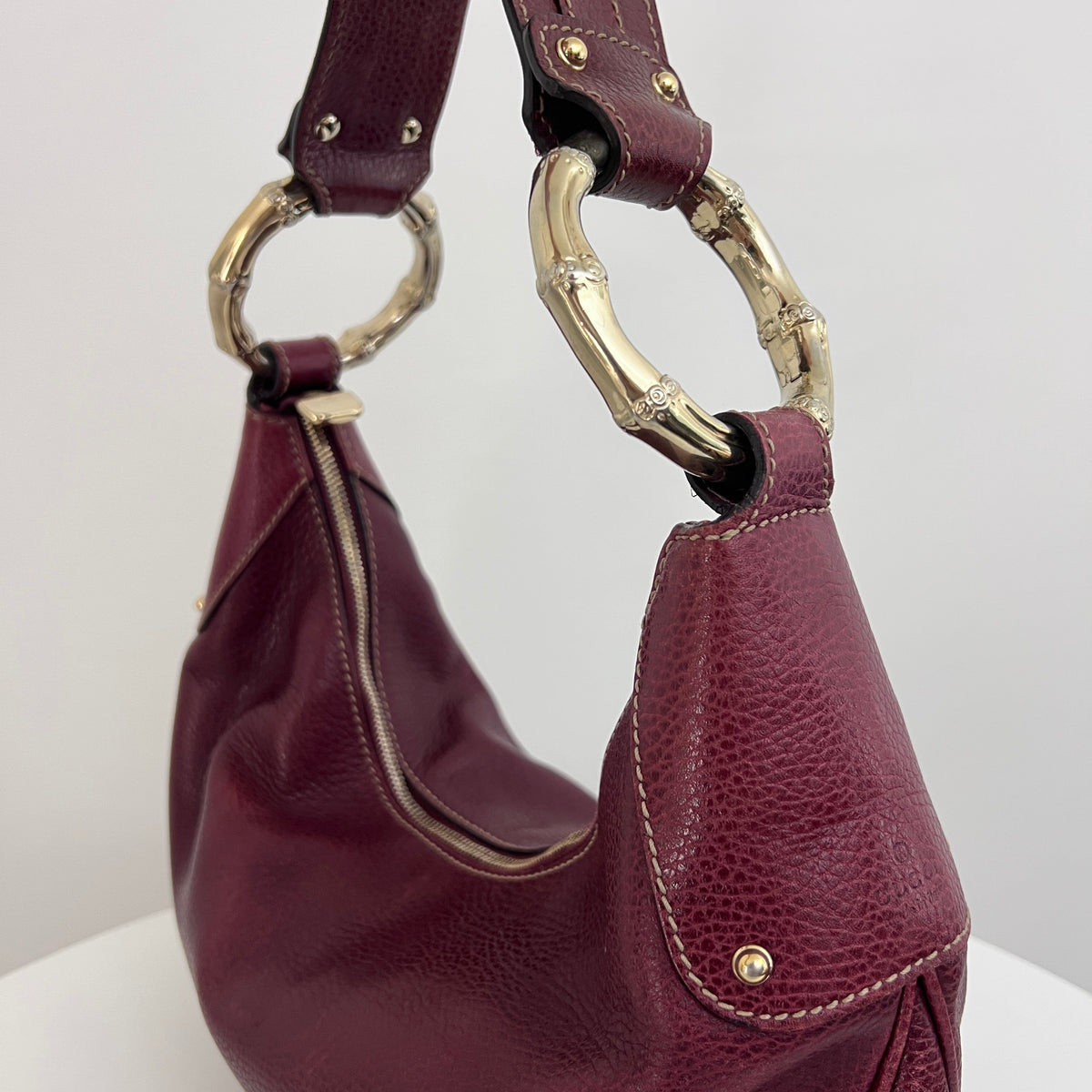 Sac GUCCI Bamboo Ring Half Moon cuir grainé bordeaux