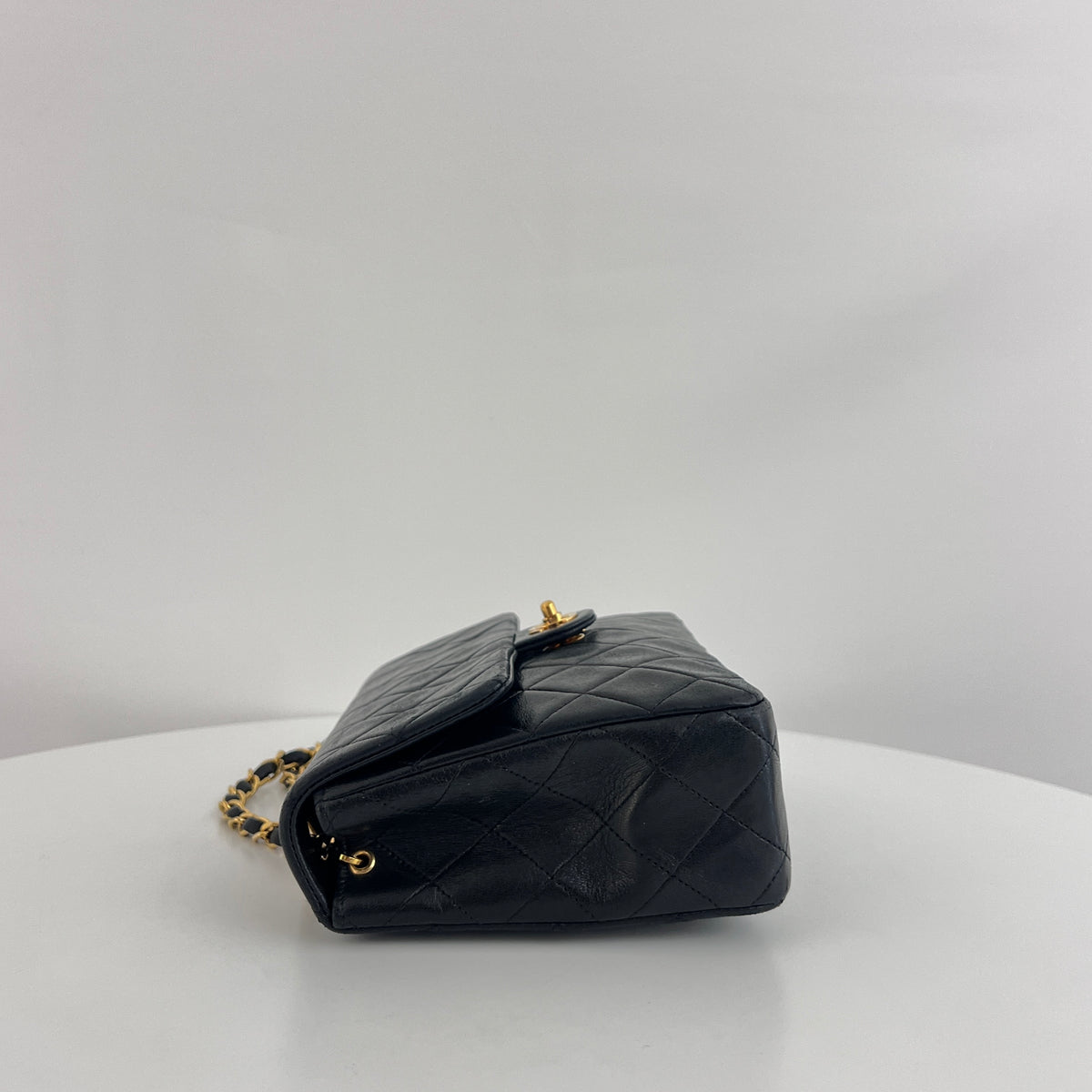 Sac à bandoulière CHANEL Classique Mini Rectangle cuir d'agneau noir vintage 1989-1991