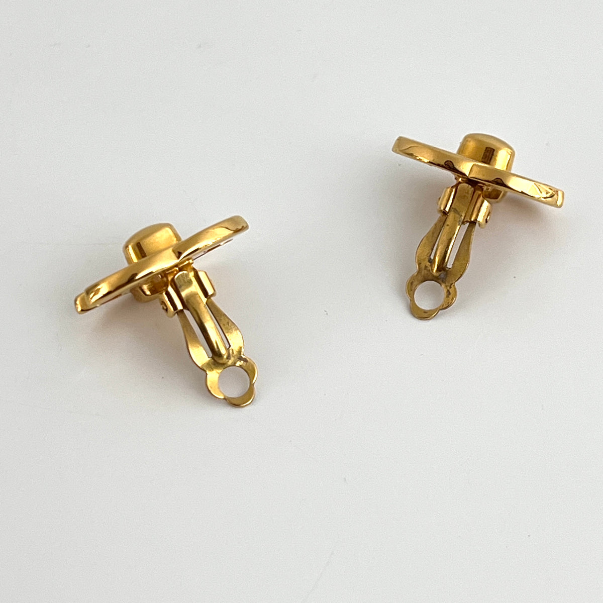 Boucles d'oreilles CHANEL CC Clip On 1995 Autonme-Hiver
