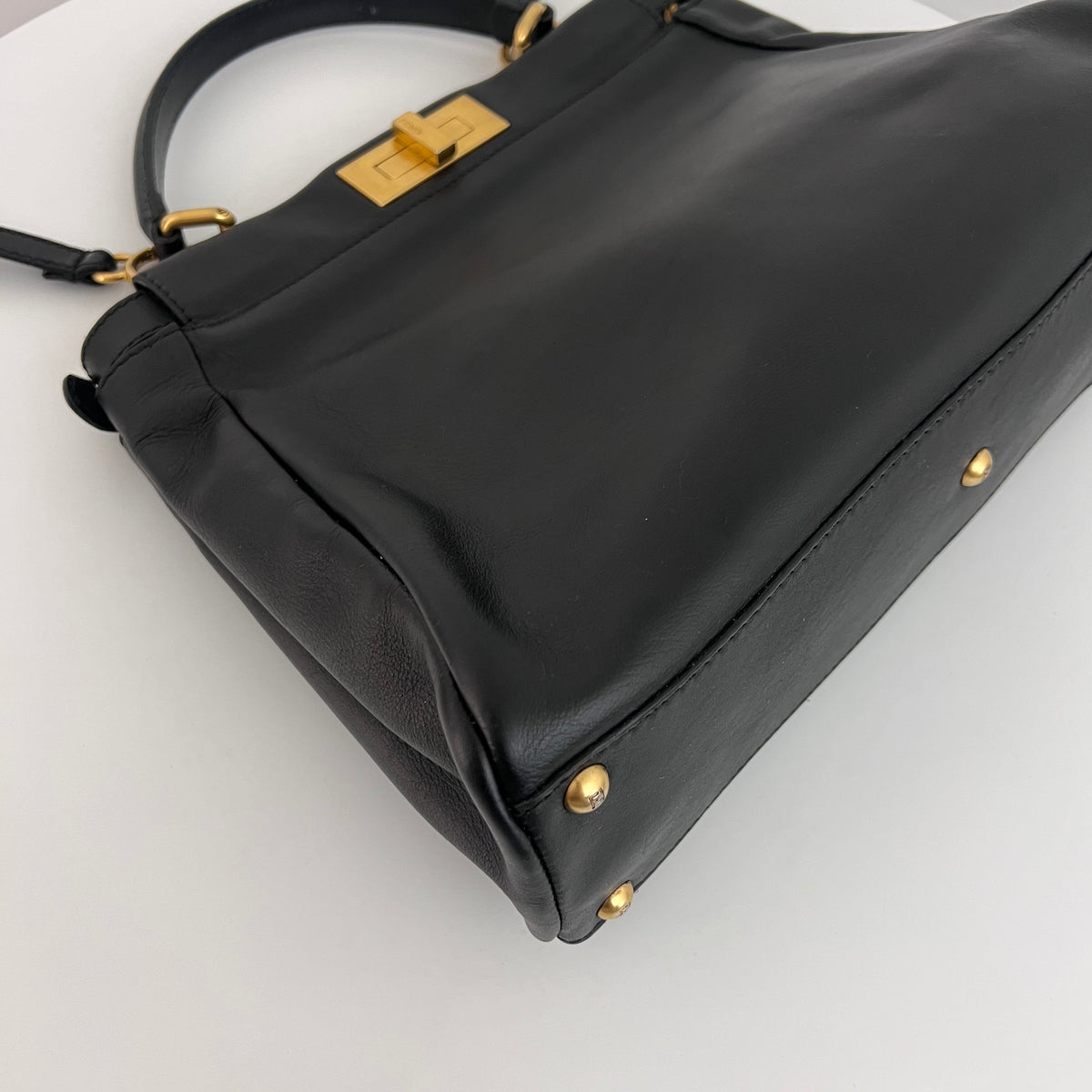Sac à bandoulière FENDI Peekaboo cuir lisse noir