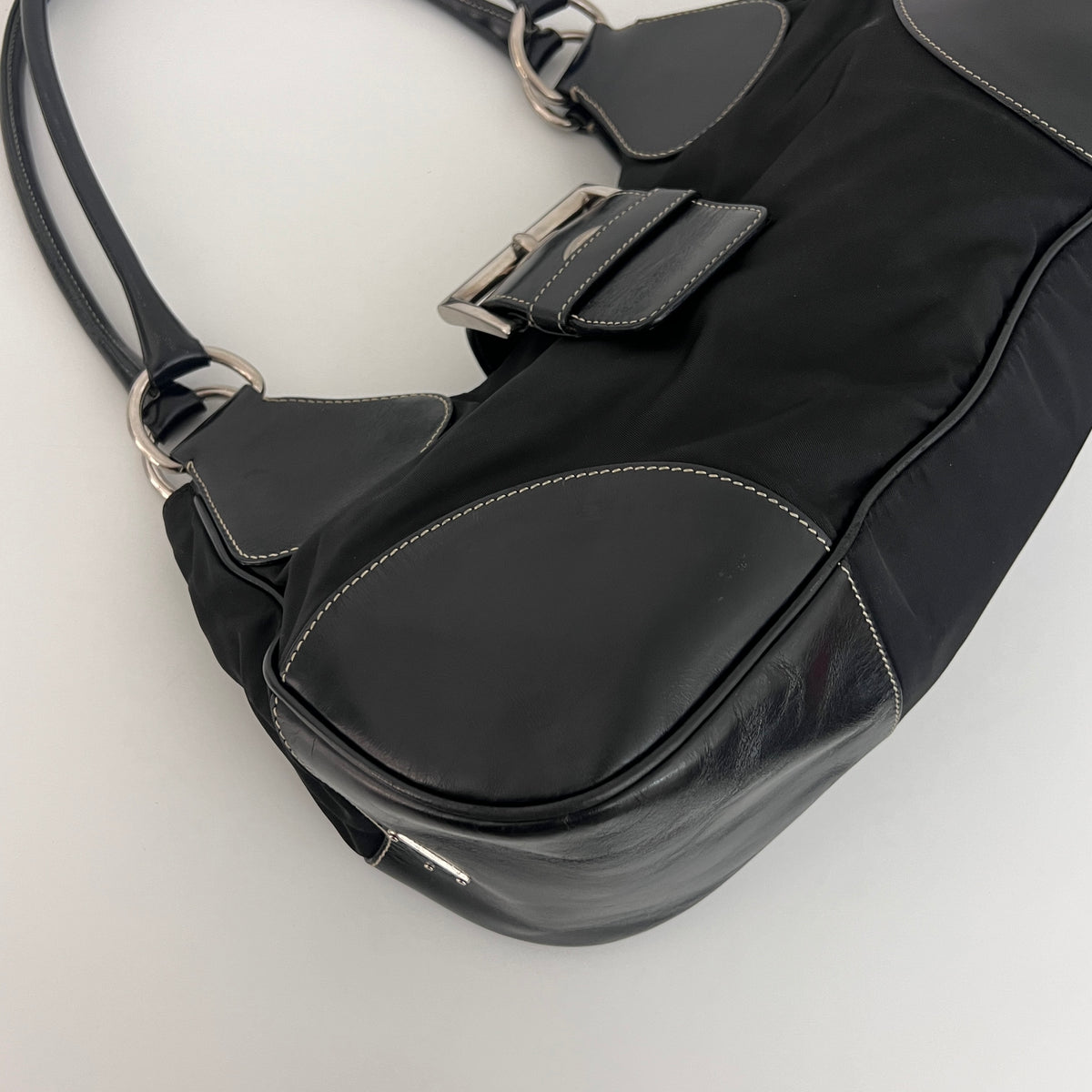 Sac PRADA Hobo nylon et cuir noir