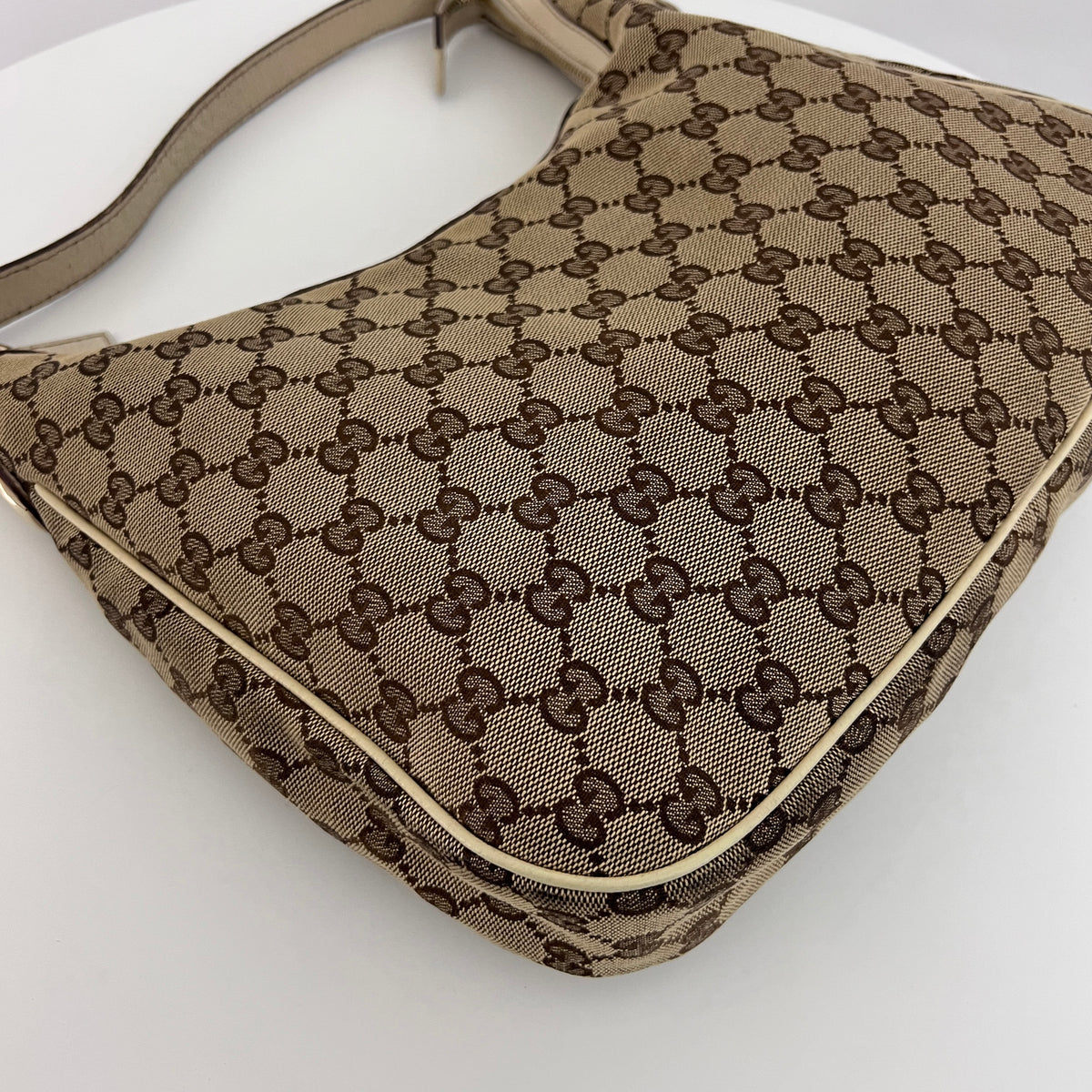 Sac GUCCI Hobo GG toile et cuir beige
