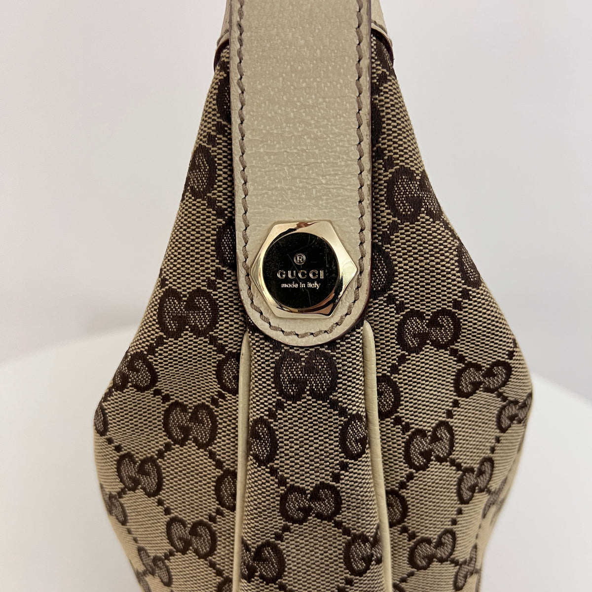 Sac GUCCI Hobo GG toile et cuir beige