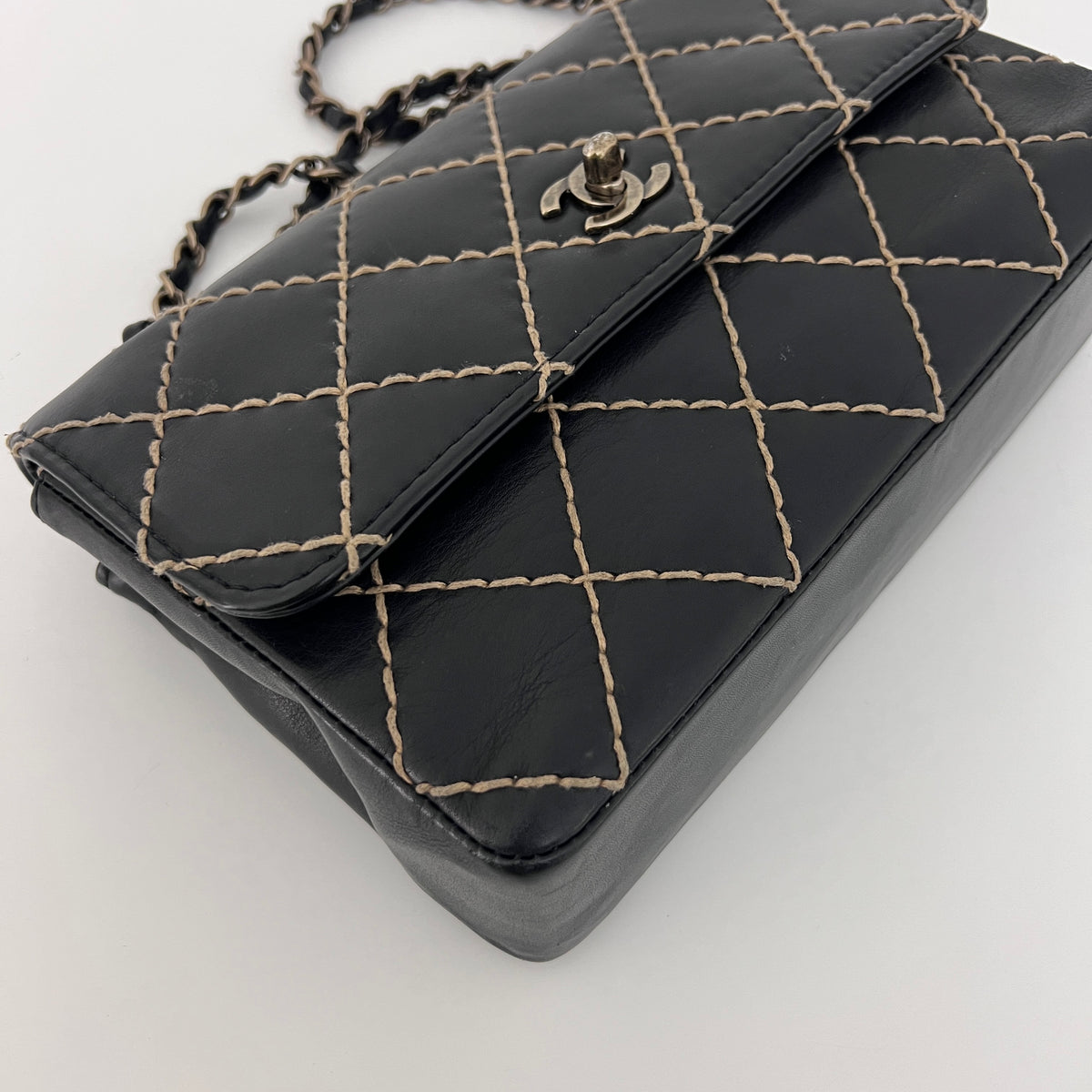 Sac à bandoulière CHANEL Classique Wild Stitch Medium cuir d'agneau noir vintage 2000-2002