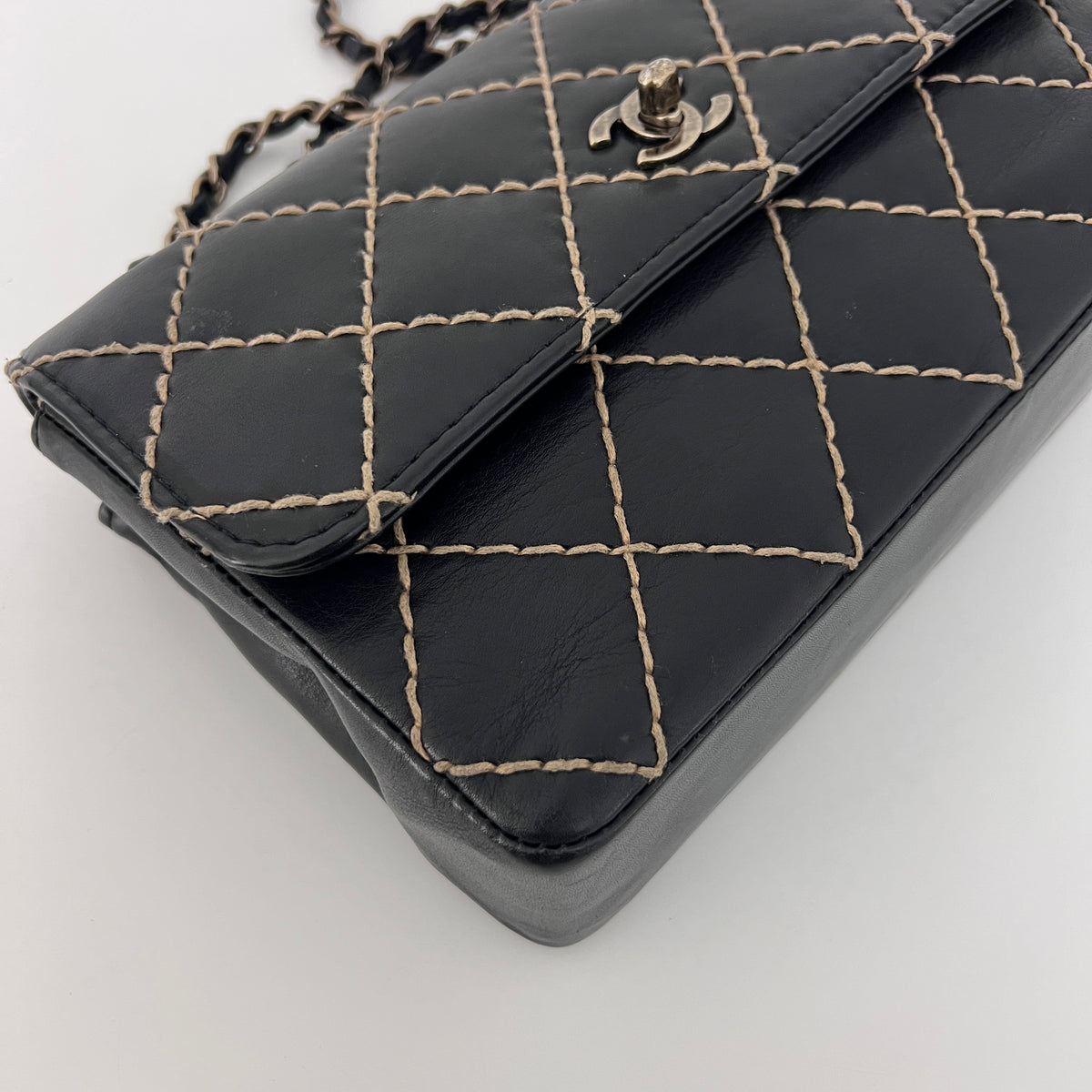 Sac à bandoulière CHANEL Classique Wild Stitch Medium cuir d'agneau noir vintage 2000-2002