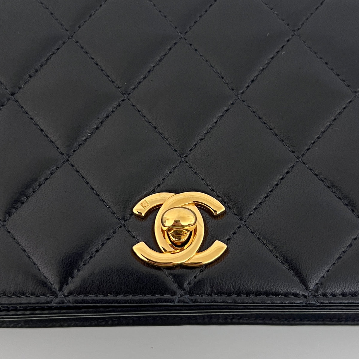 Sac à bandoulière CHANEL Wallet on chain Mini vintage cuir d'agneau noir vintage 2000-2002