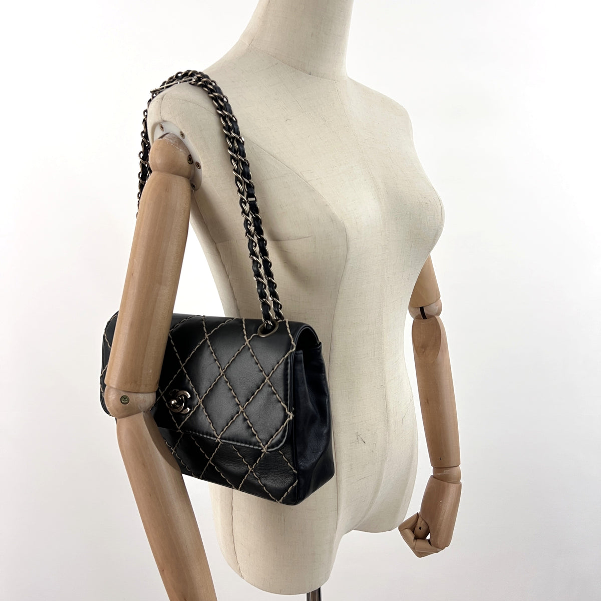 Sac à bandoulière CHANEL Classique Wild Stitch Medium cuir d'agneau noir vintage 2000-2002
