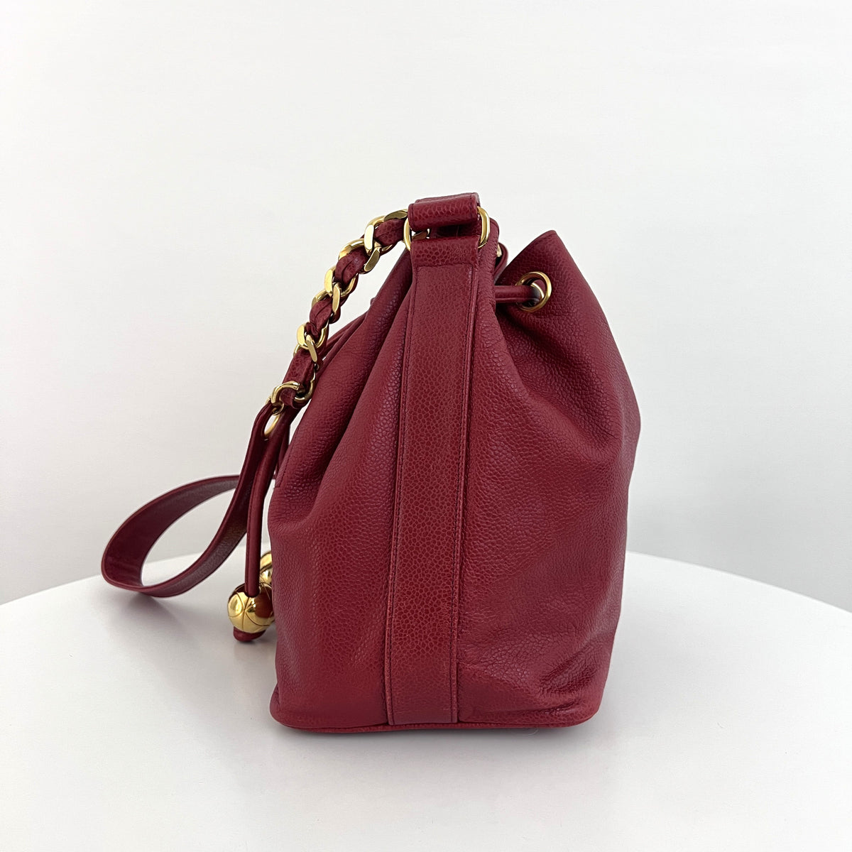 Sac à bandoulière CHANEL Seau cuir caviar rouge vintage Circa 1990