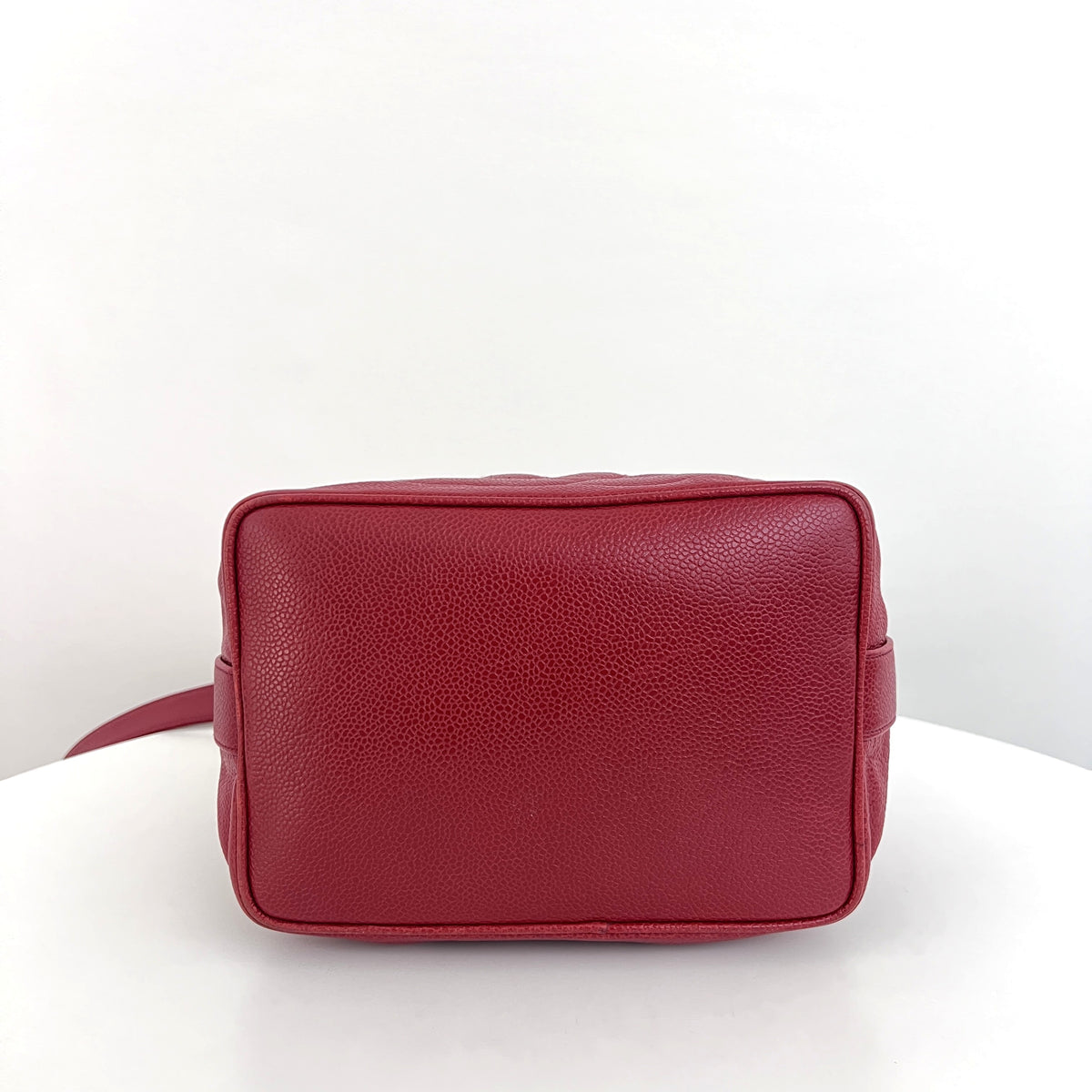 Sac à bandoulière CHANEL Seau cuir caviar rouge vintage Circa 1990