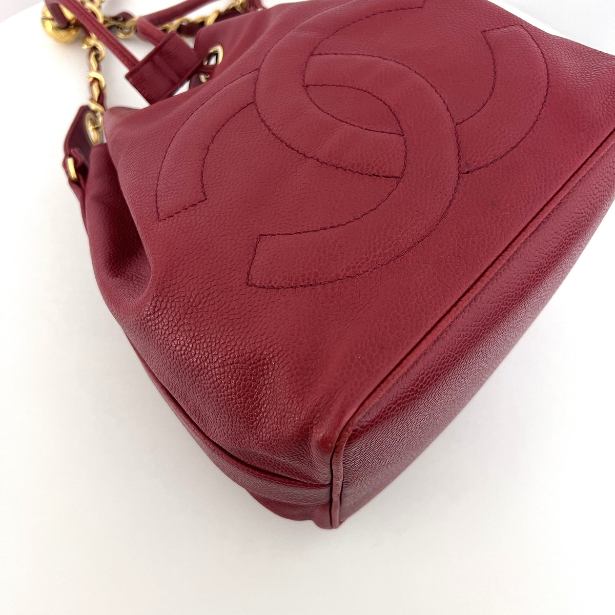 Sac à bandoulière CHANEL Seau cuir caviar rouge vintage Circa 1990