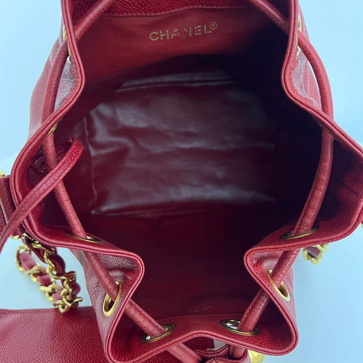 Sac à bandoulière CHANEL Seau cuir caviar rouge vintage Circa 1990