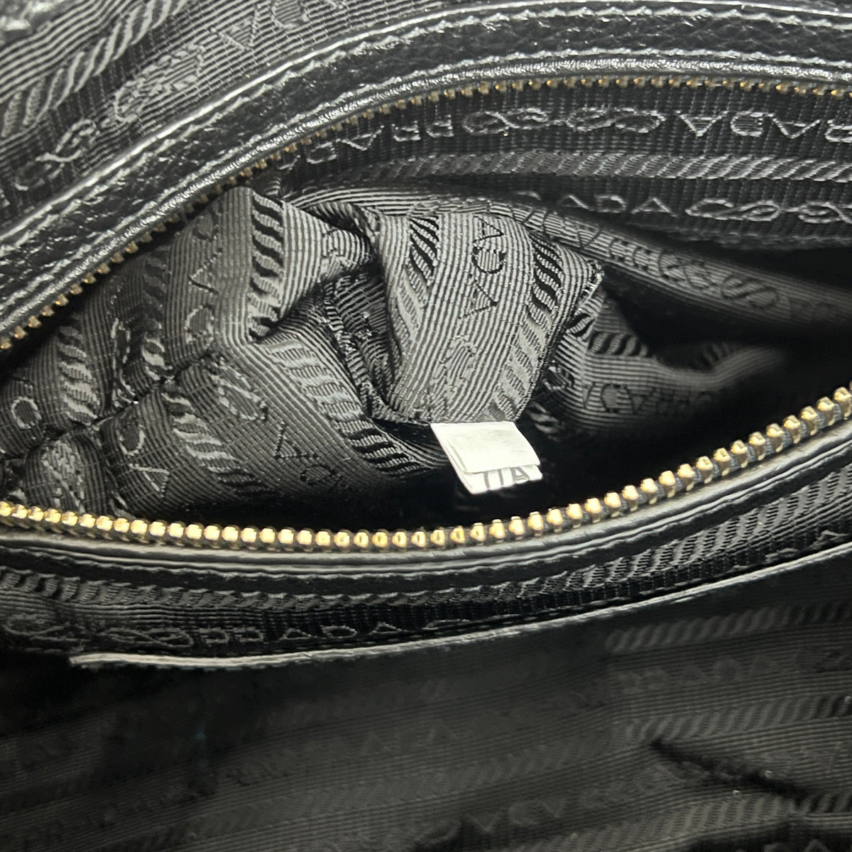 Sac PRADA Vitello Daino cuir grainé noir