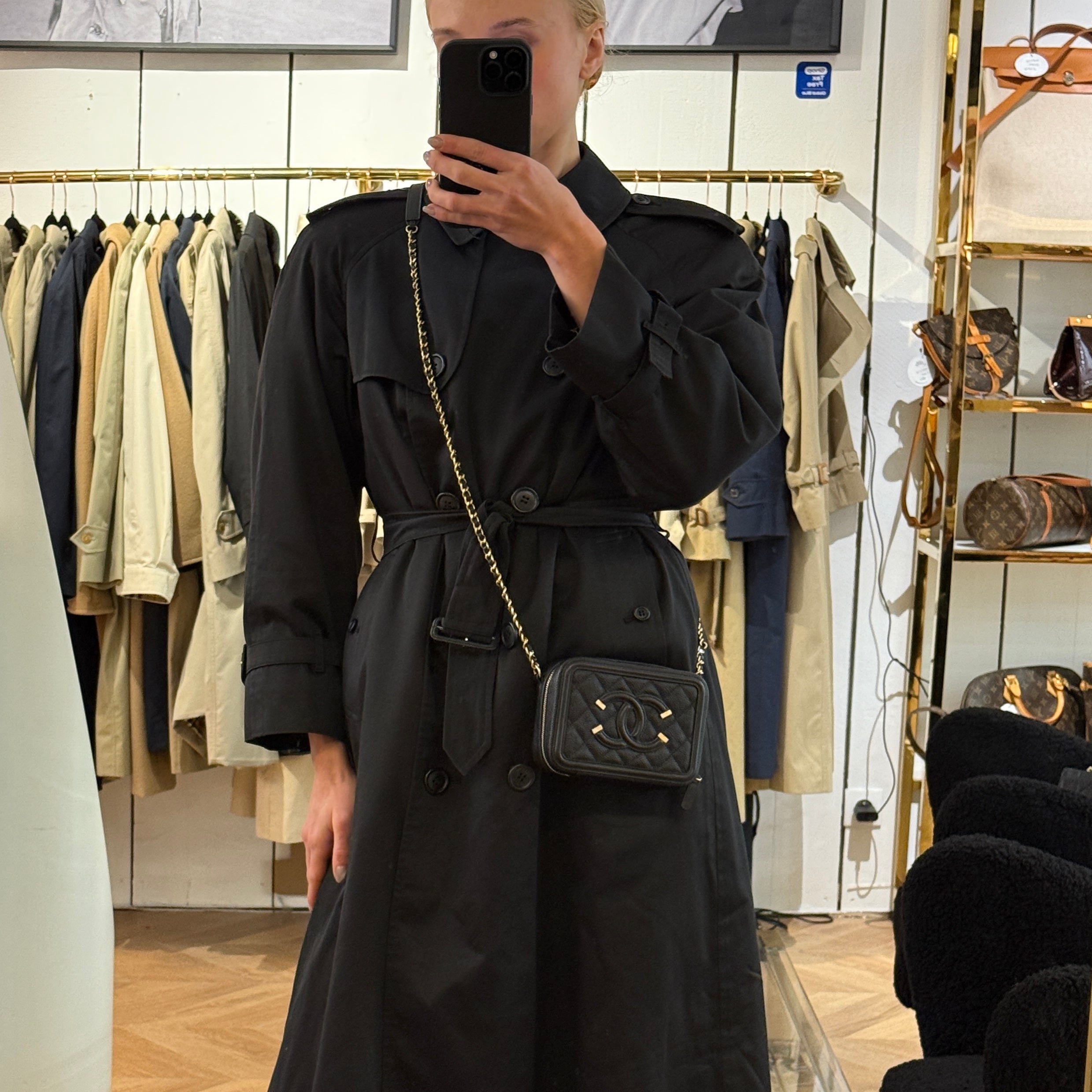 CHANEL Filigree Vanity Case Small shoulder bag black caviar leather