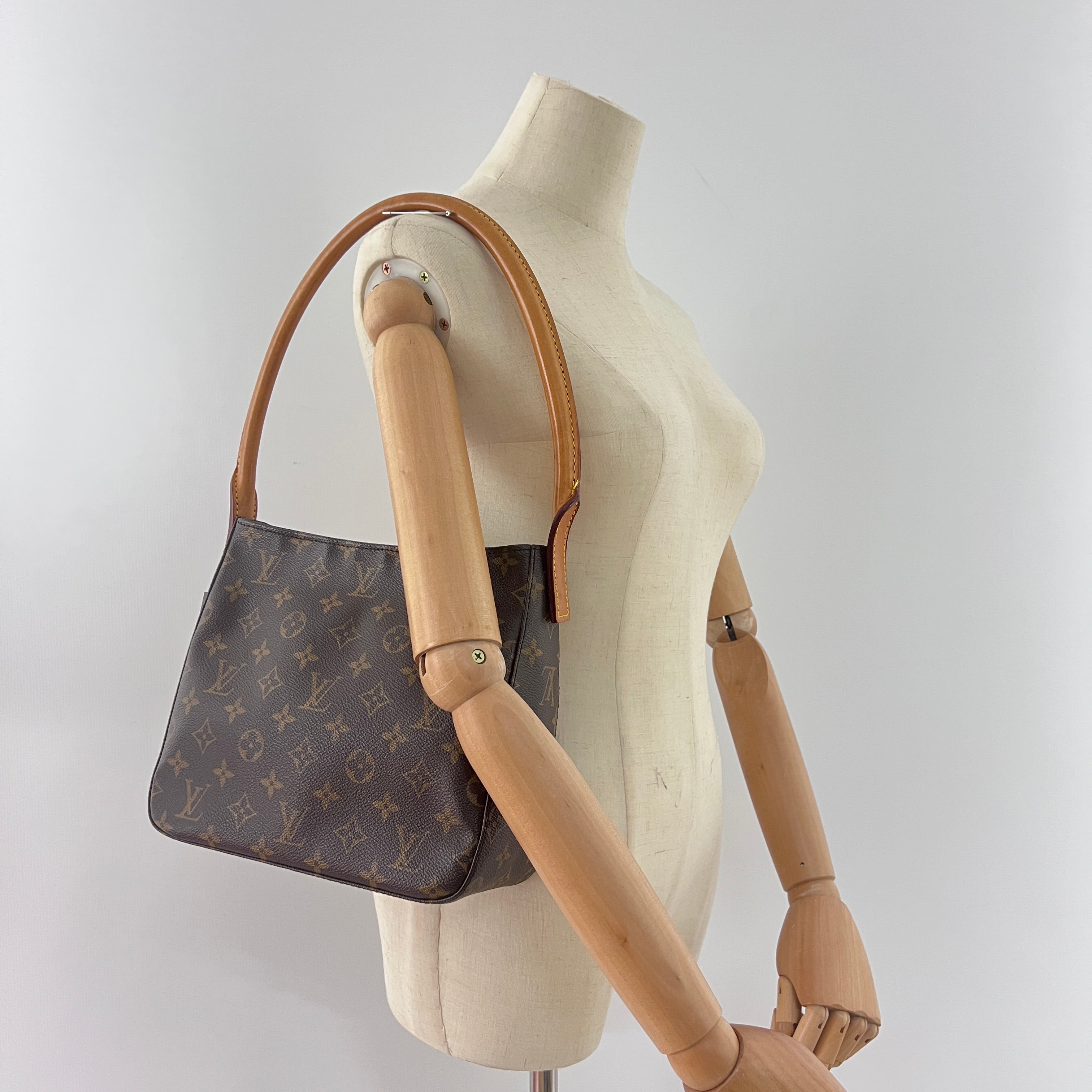 Sac à main LOUIS VUITTON Looping MM toile et cuir marron