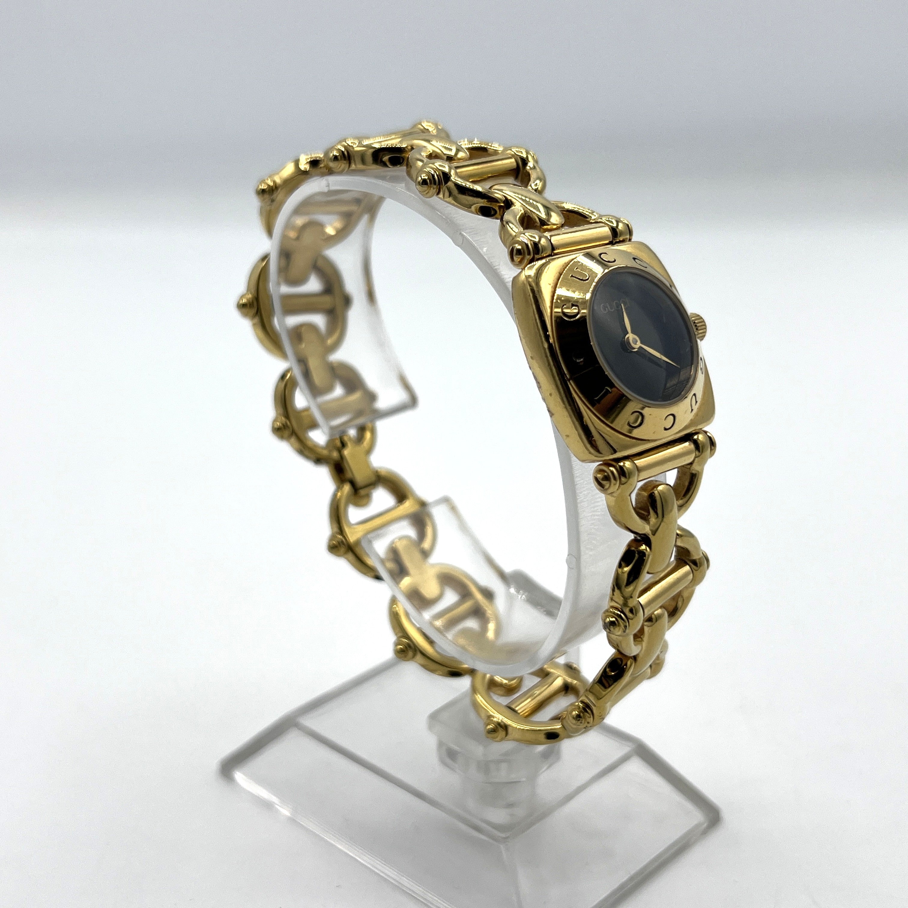 Montre GUCCI 6400 L plaqué or dorée