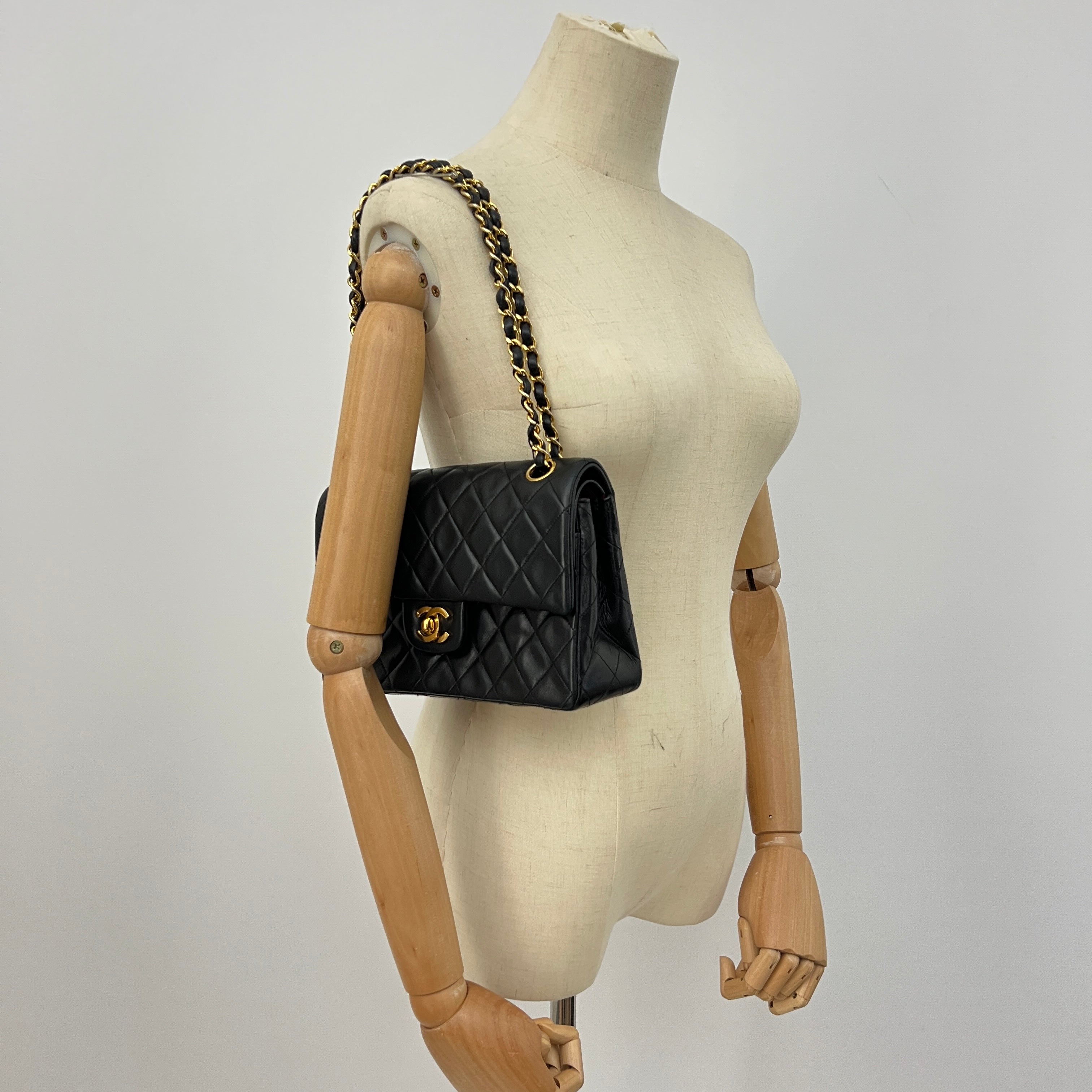 Sac CHANEL Classique Small Flap cuir d'agneau noir