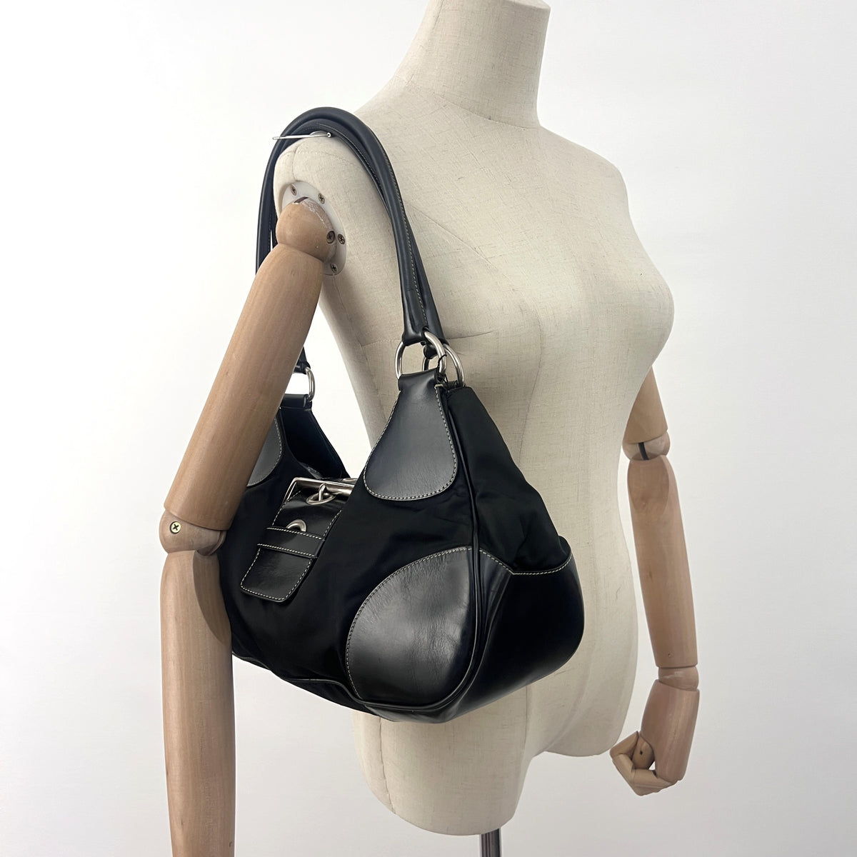 Sac PRADA Hobo nylon et cuir noir