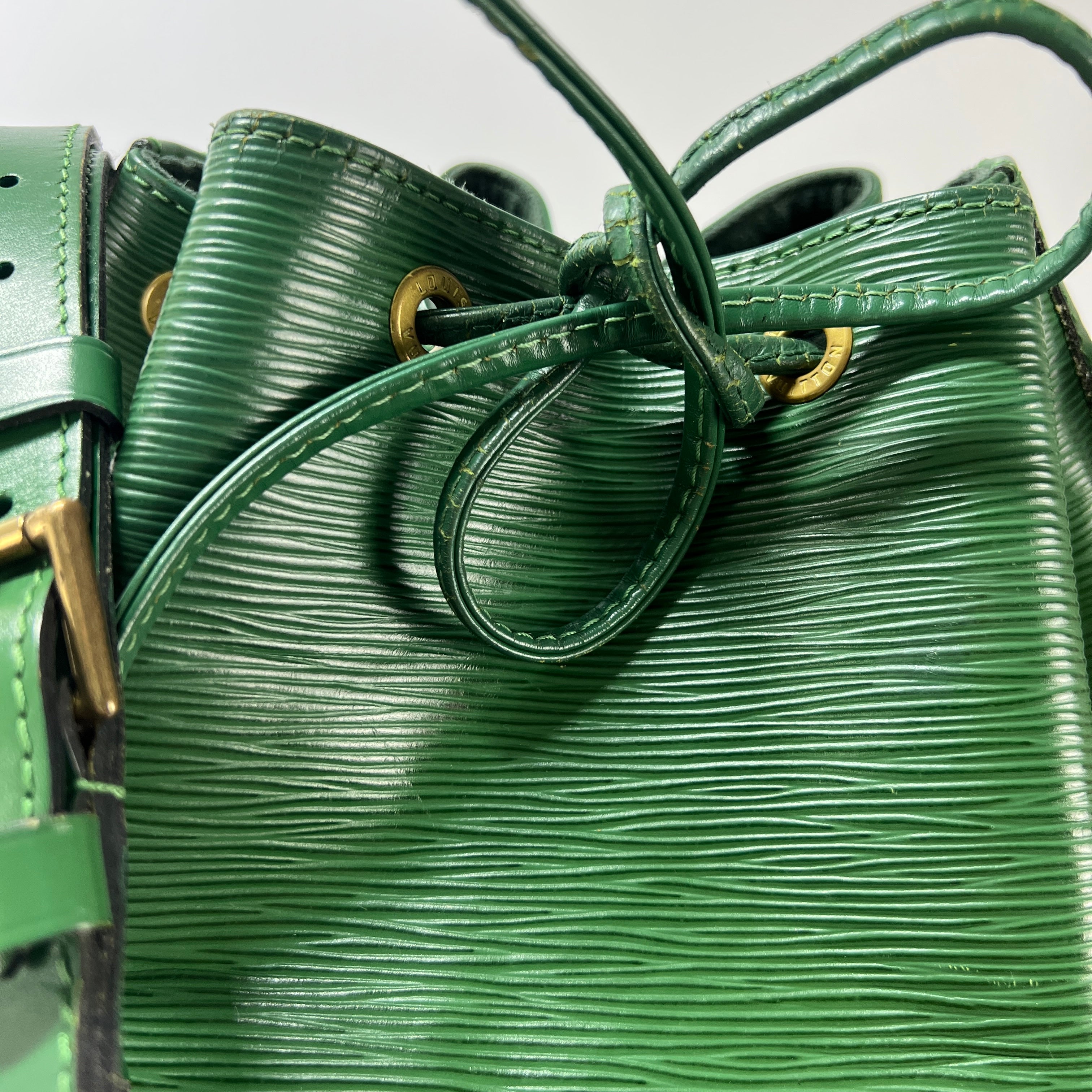 Sac à main LOUIS VUITTON Noé GM cuir épi vert