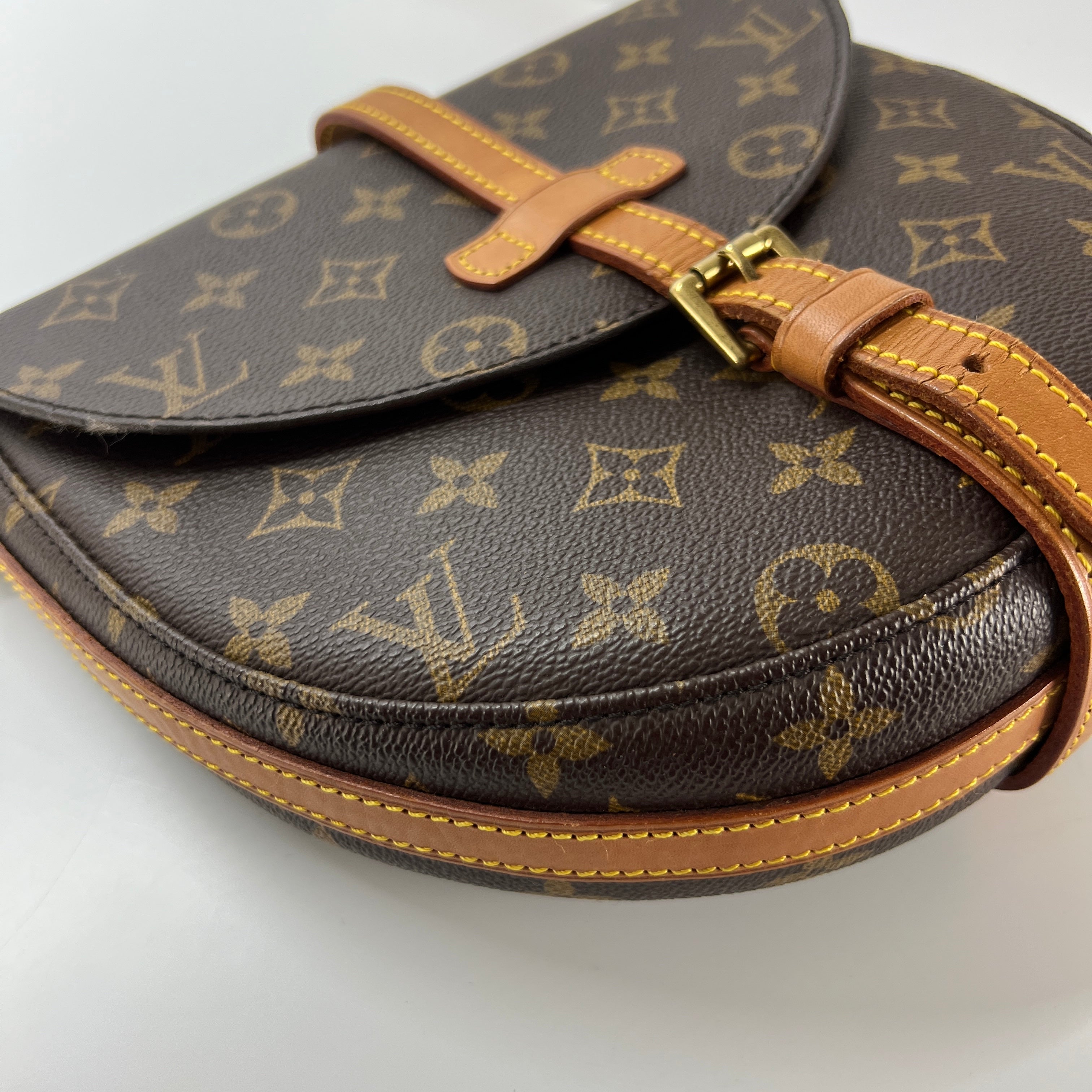 LOUIS VUITTON Chantilly canvas and brown leather handbag