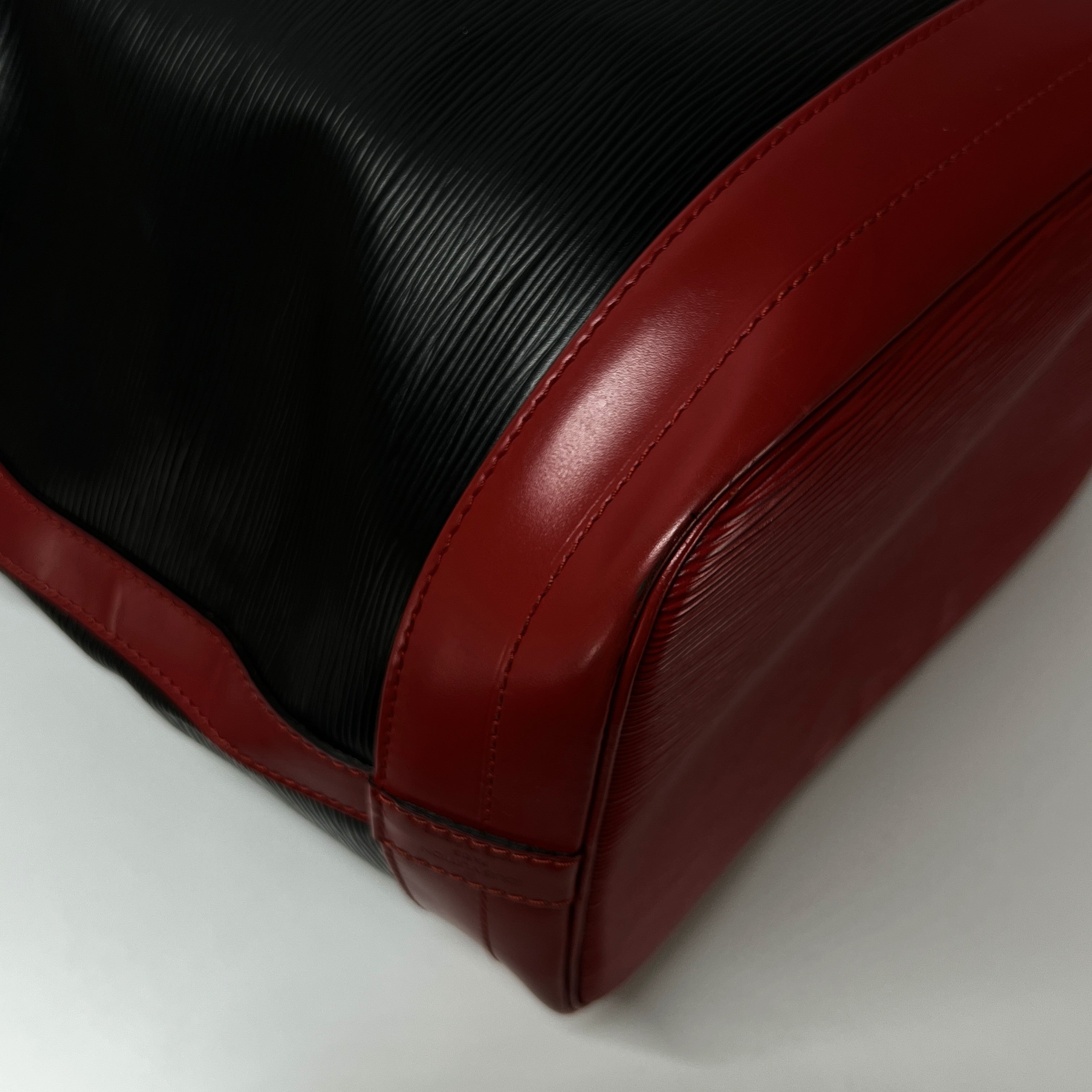 Sac à main LOUIS VUITTON Noé GM cuir épi noir
