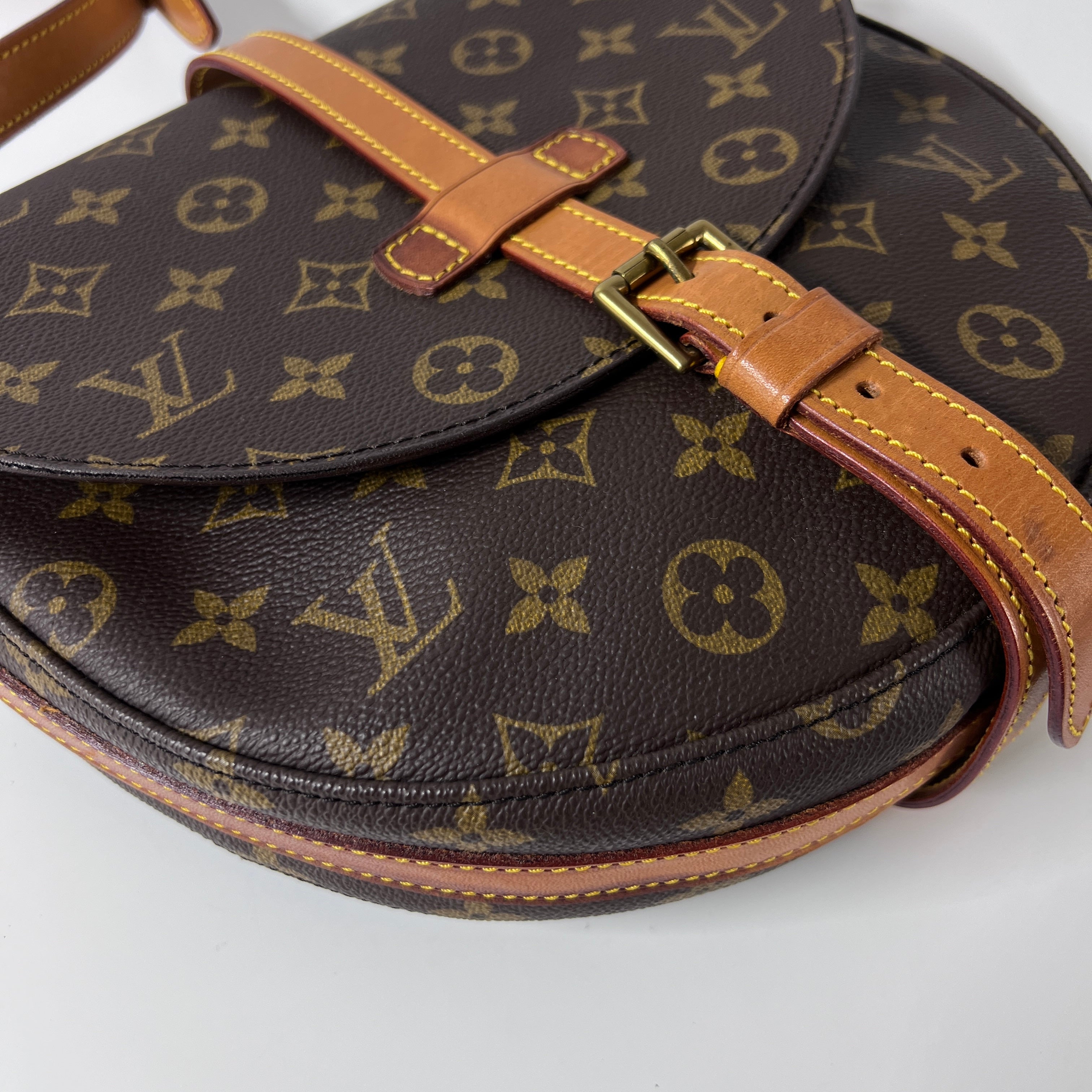 LOUIS VUITTON Chantilly canvas and brown leather handbag