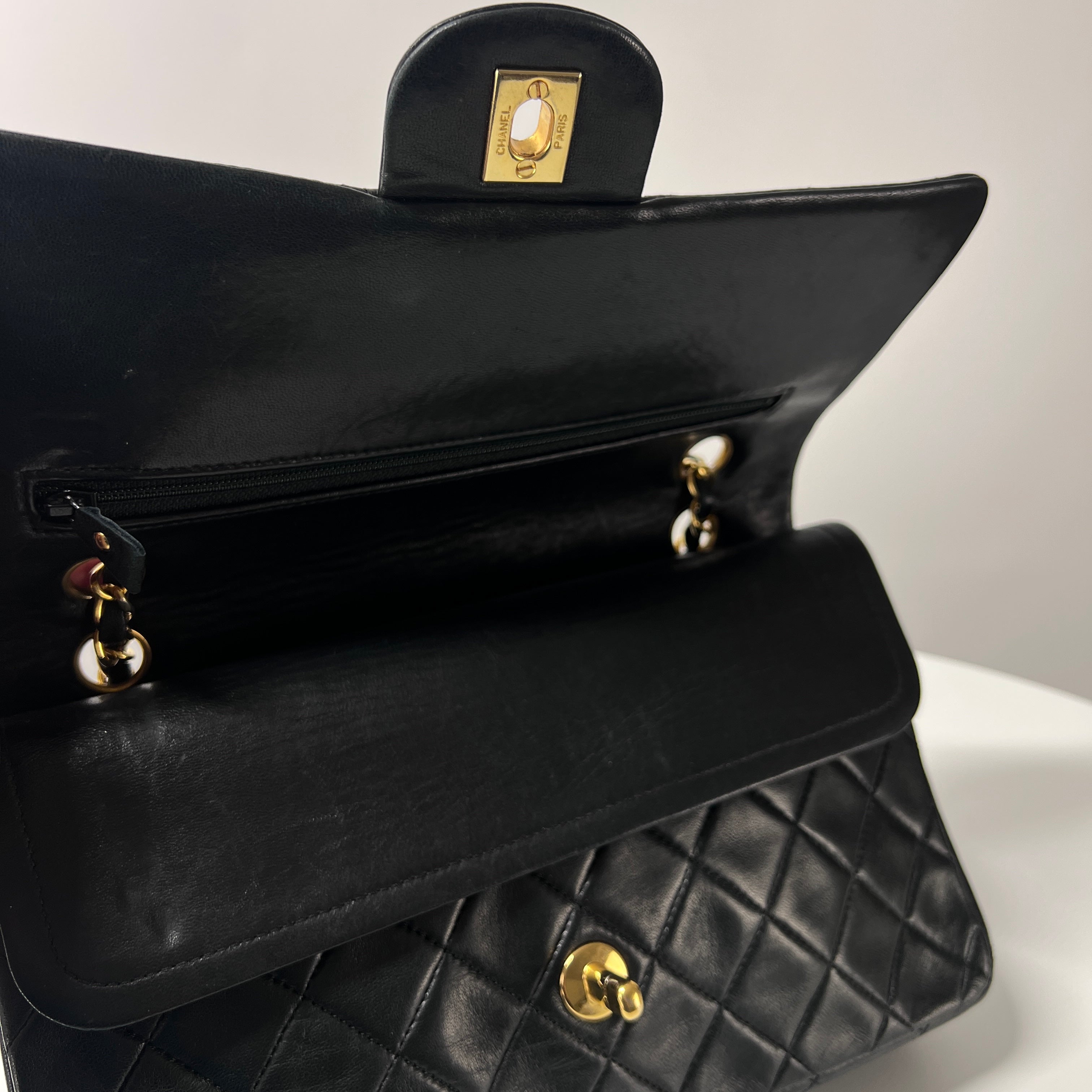 Sac à main CHANEL Timeless classique medium double flap cuir noir