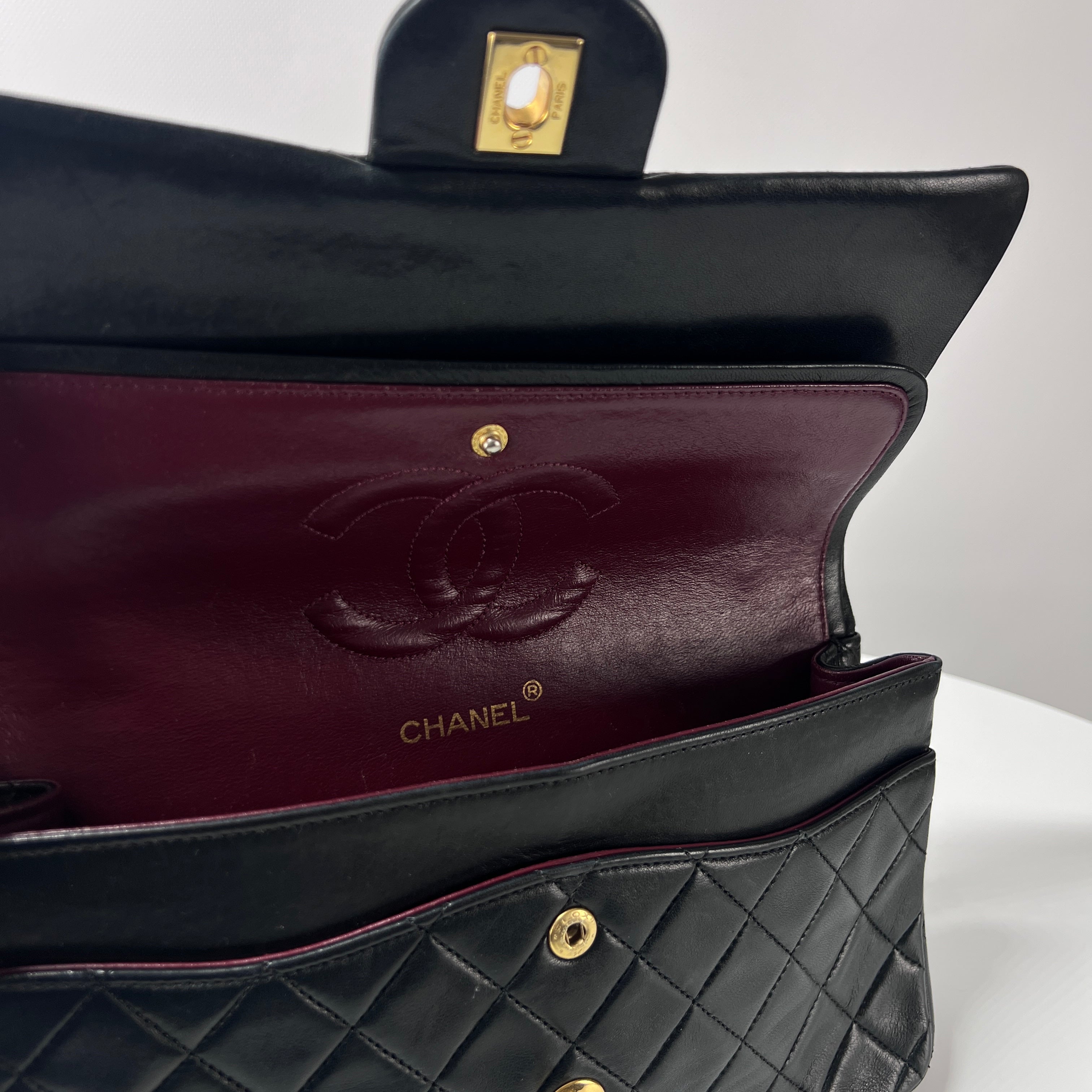 Sac à main CHANEL Timeless classique medium double flap cuir noir
