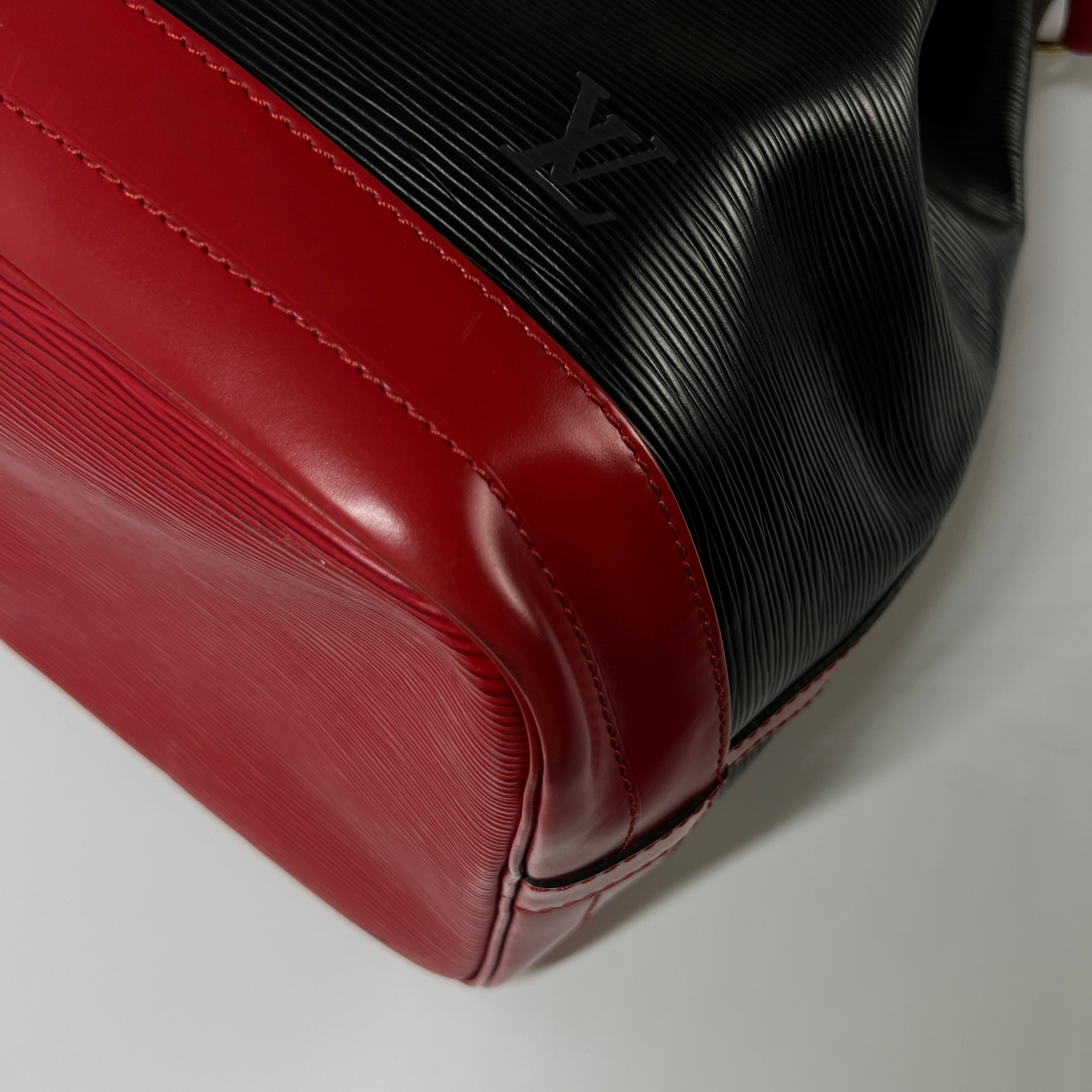 Sac à main LOUIS VUITTON Noé GM cuir épi noir