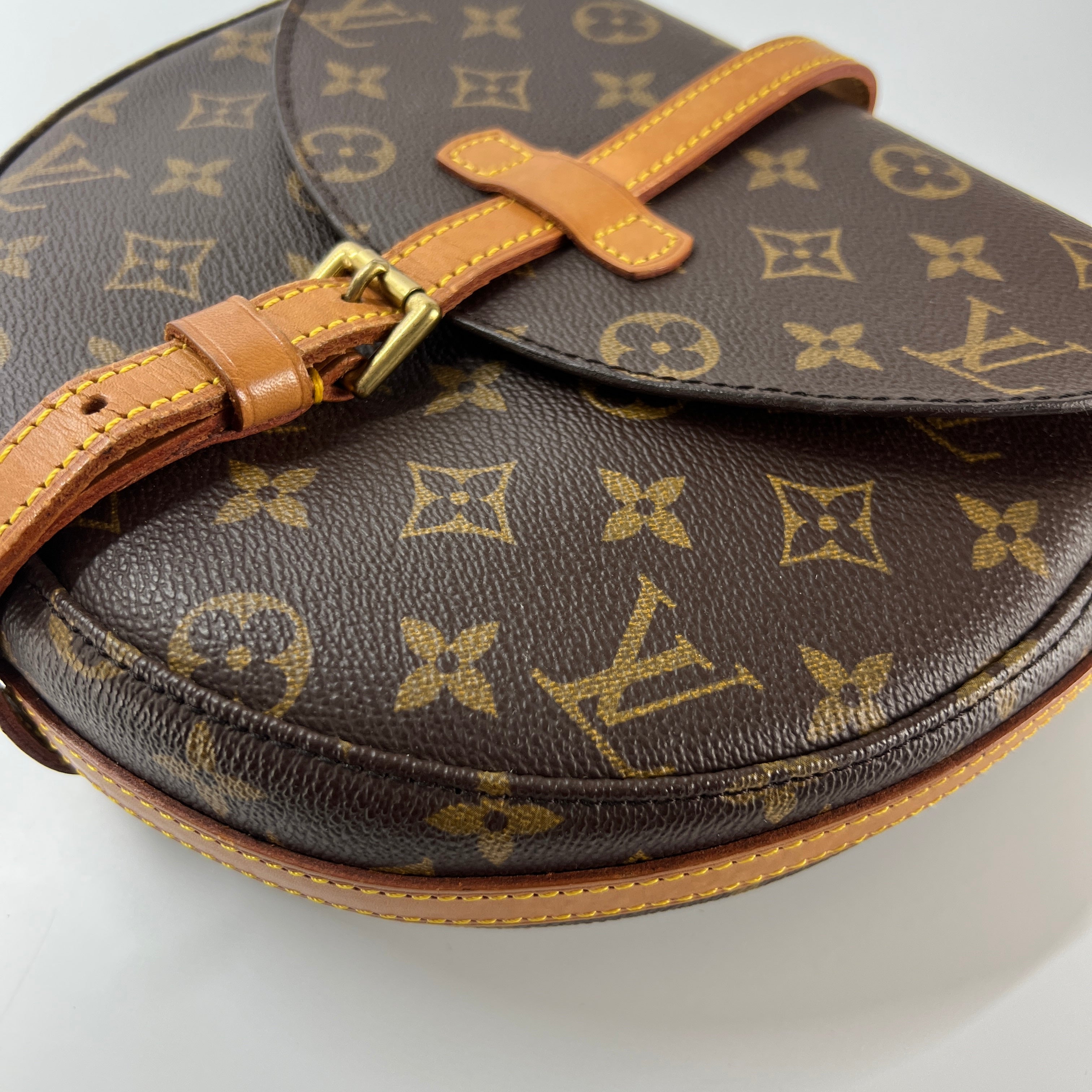 LOUIS VUITTON Chantilly canvas and brown leather handbag