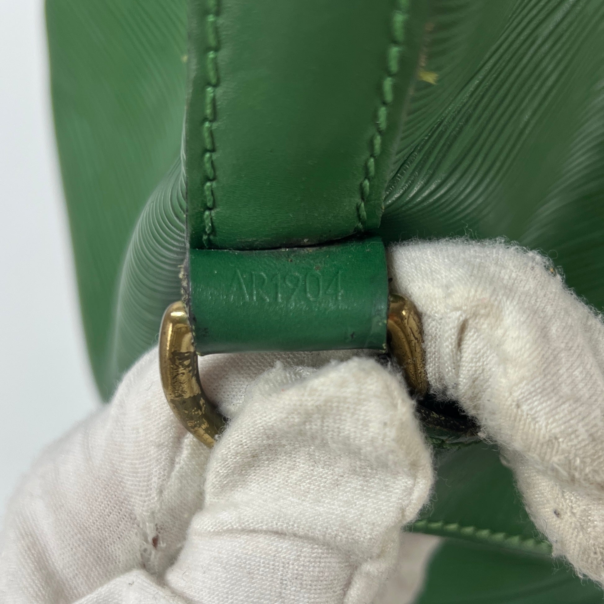 Sac à main LOUIS VUITTON Noé GM cuir épi vert