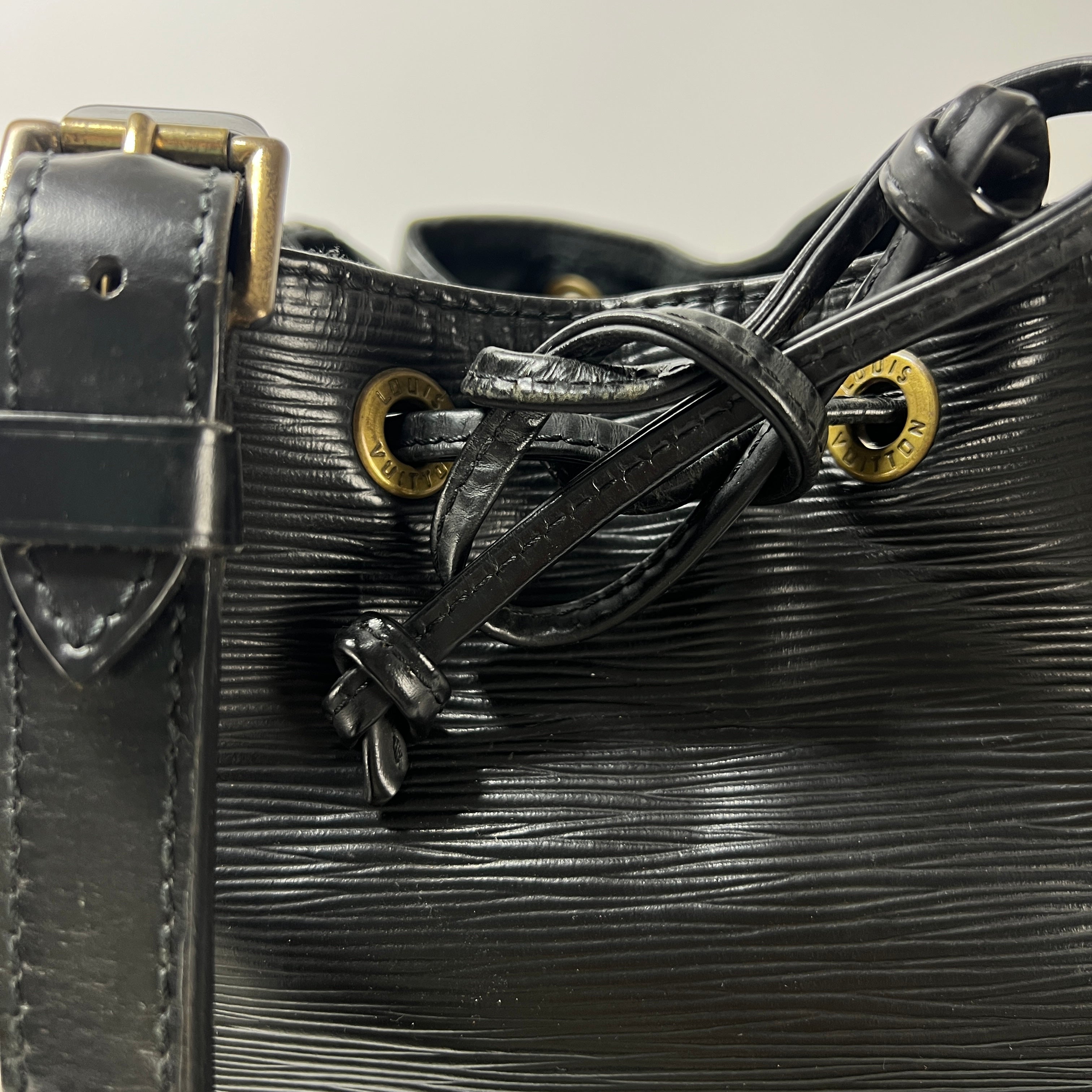 LOUIS VUITTON Noé GM black epi leather handbag