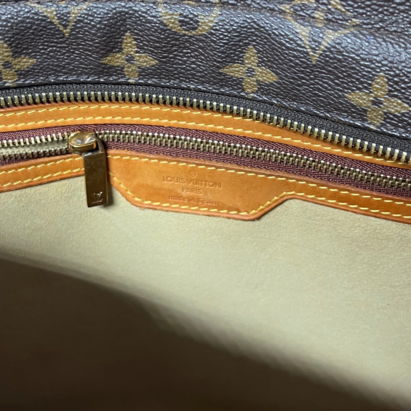 LOUIS VUITTON Luco handbag in brown canvas and leather