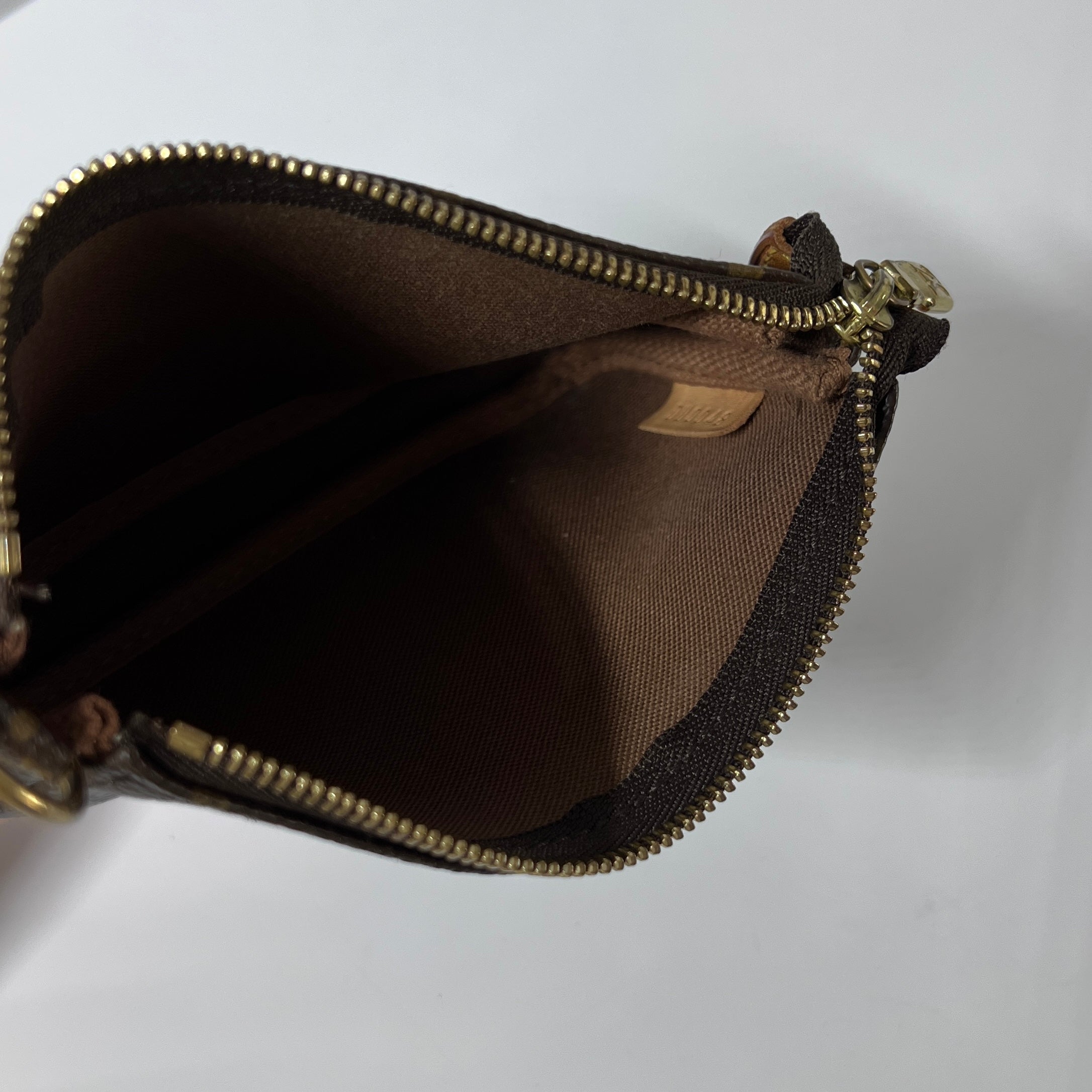 Sac à main LOUIS VUITTON Accessory Pouch toile et cuir marron