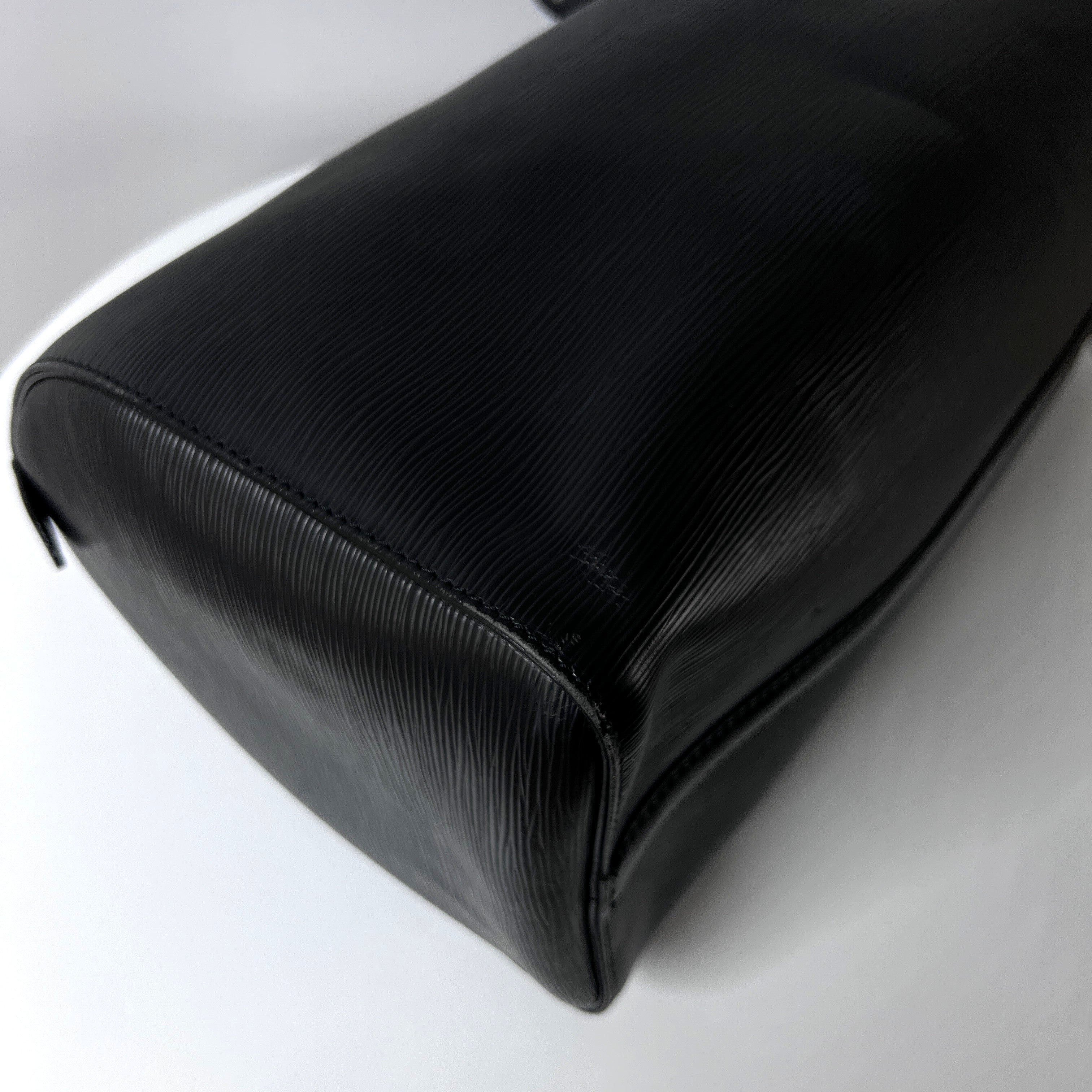 Sac à main LOUIS VUITTON Speedy 40 cuie épi noir